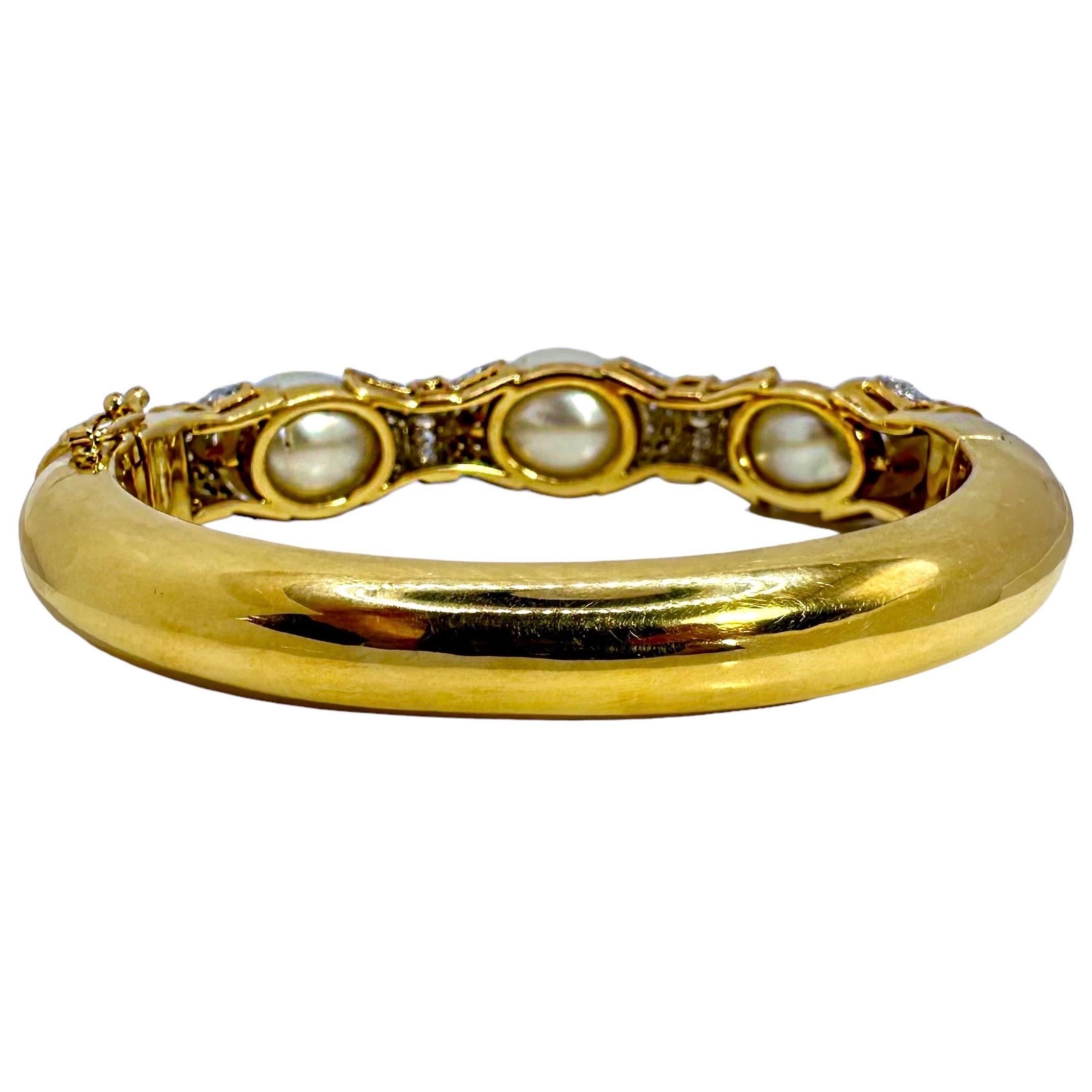 South Sea Pearl and Diamond Encrusted 18K Yellow Gold Cuff Bracelet  In Good Condition For Sale In Palm Beach, FL