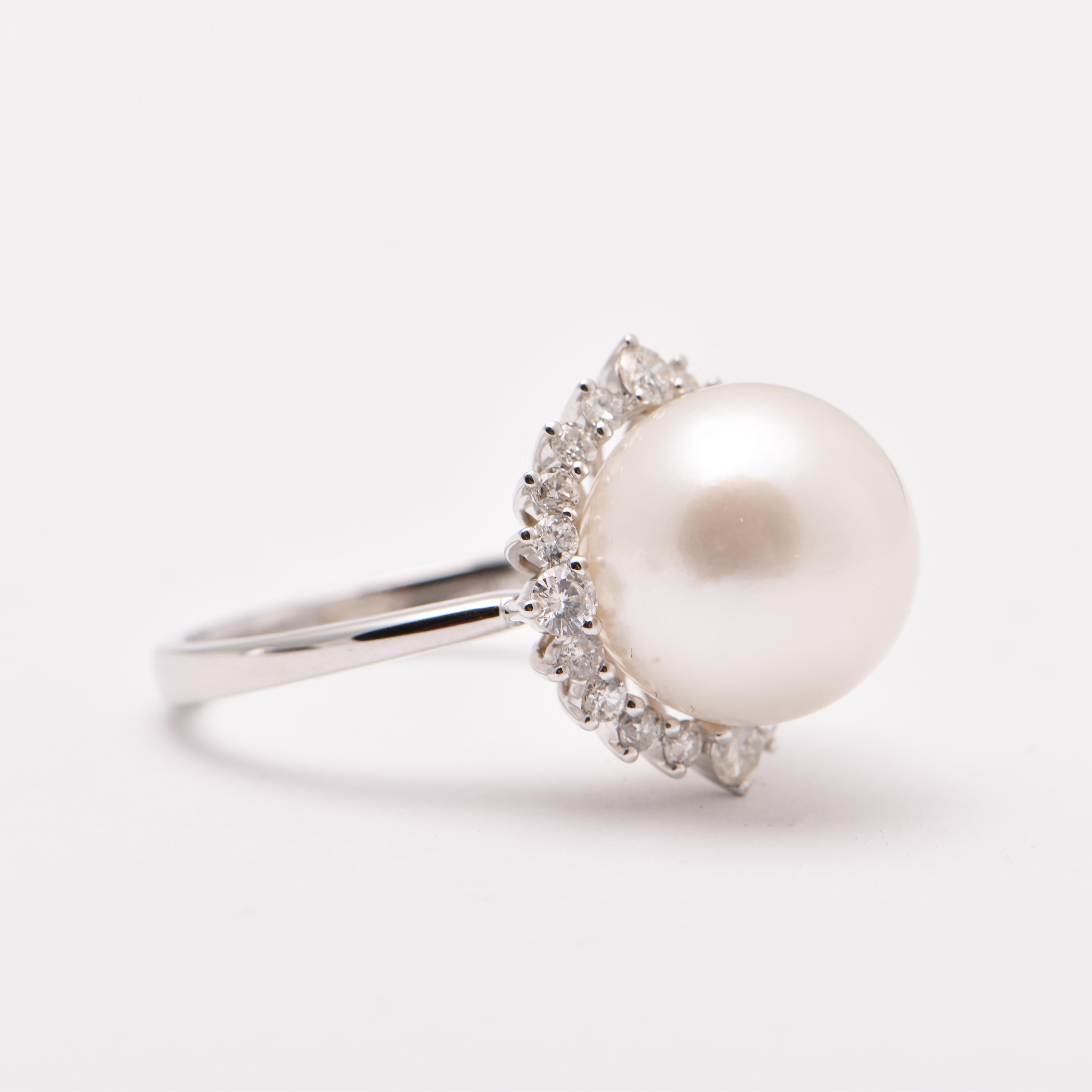 South Sea Pearl and Diamond Halo Cocktail Ring in 18 Carat White Gold by Cartmer Jewellery

Size M

1 South Sea Pearl
20 Diamonds totalling 0.51 carats
18 Carat White Gold Ring

FREE express postage usually 3-4 days Sydney to New York
FREE