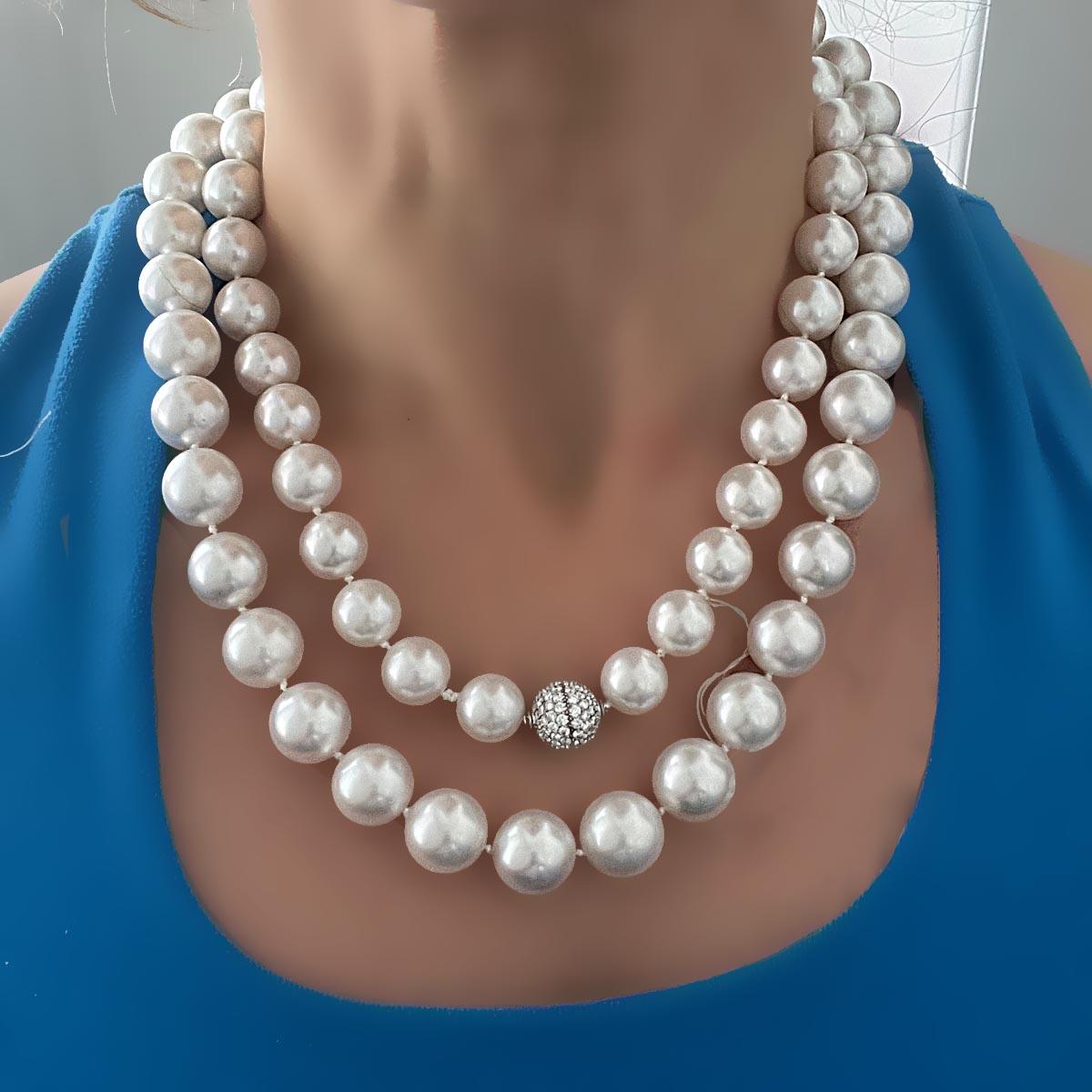 Large South Sea Pearl Necklace With Platinum Diamond Clasp In New Condition In Beverly Hills, CA