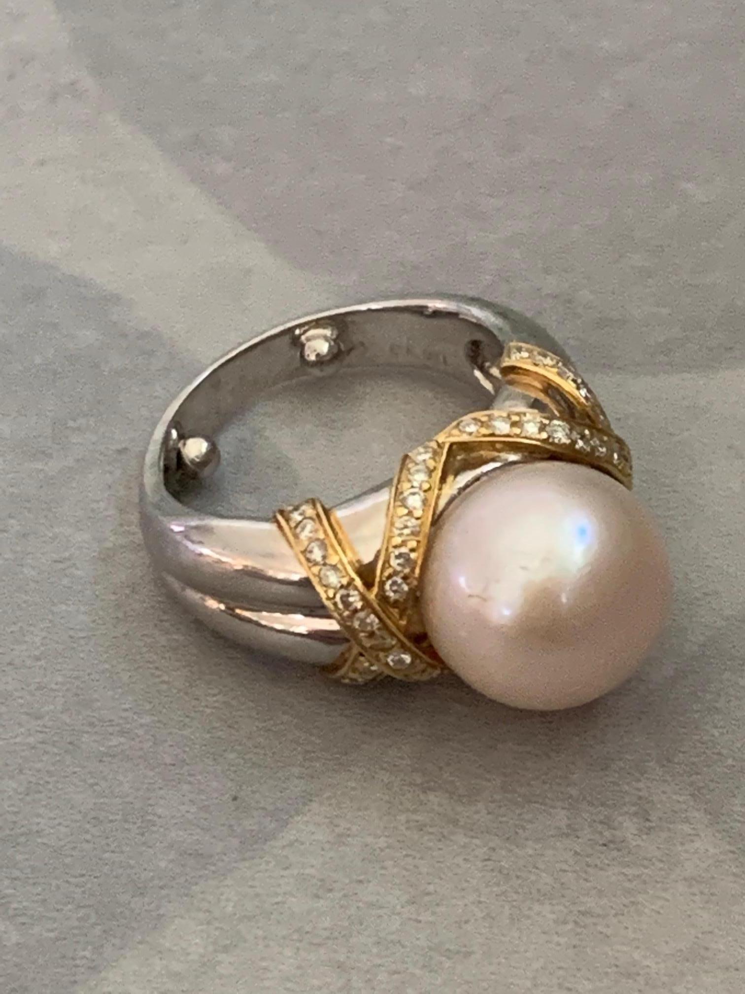South Sea Pearl and Diamond Platinum and 18 Karat Yellow Gold Ring - Size 6 In Good Condition For Sale In St. Louis Park, MN