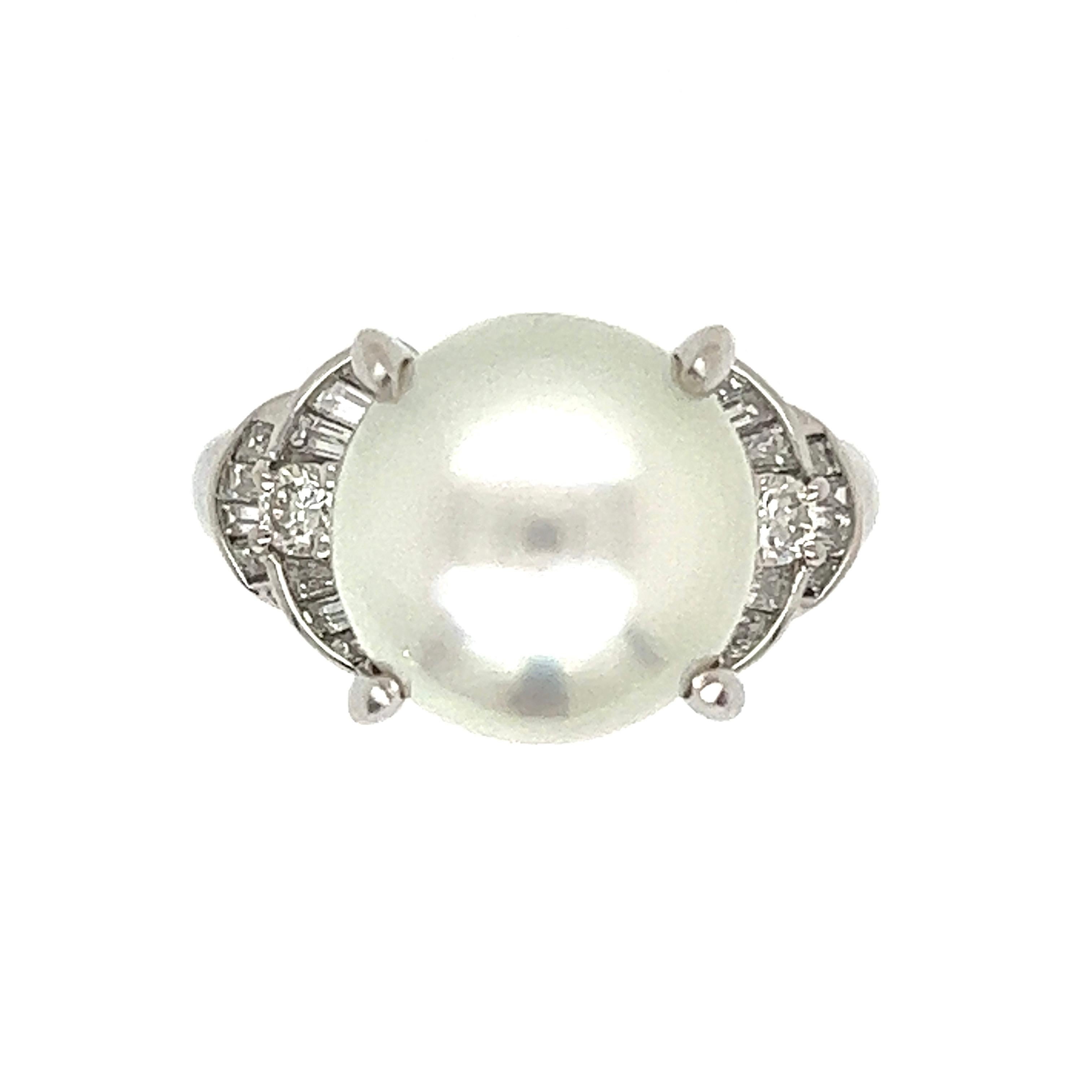 South Sea Pearl and Diamond Platinum Ring Estate Fine Jewelry In Excellent Condition In Montreal, QC