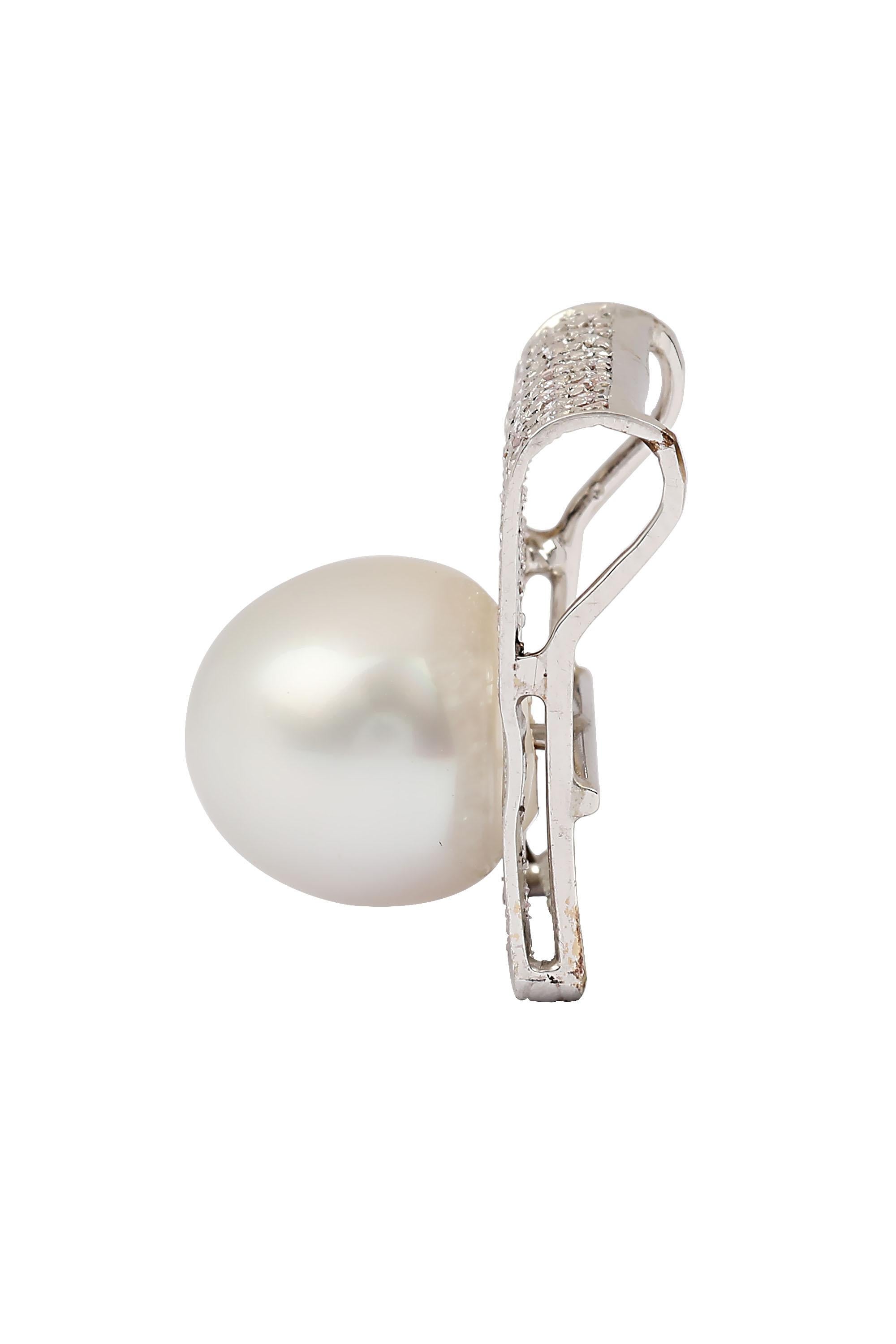 South Sea Pearl and Diamond Ring, Earrings and Pendant Set For Sale 4