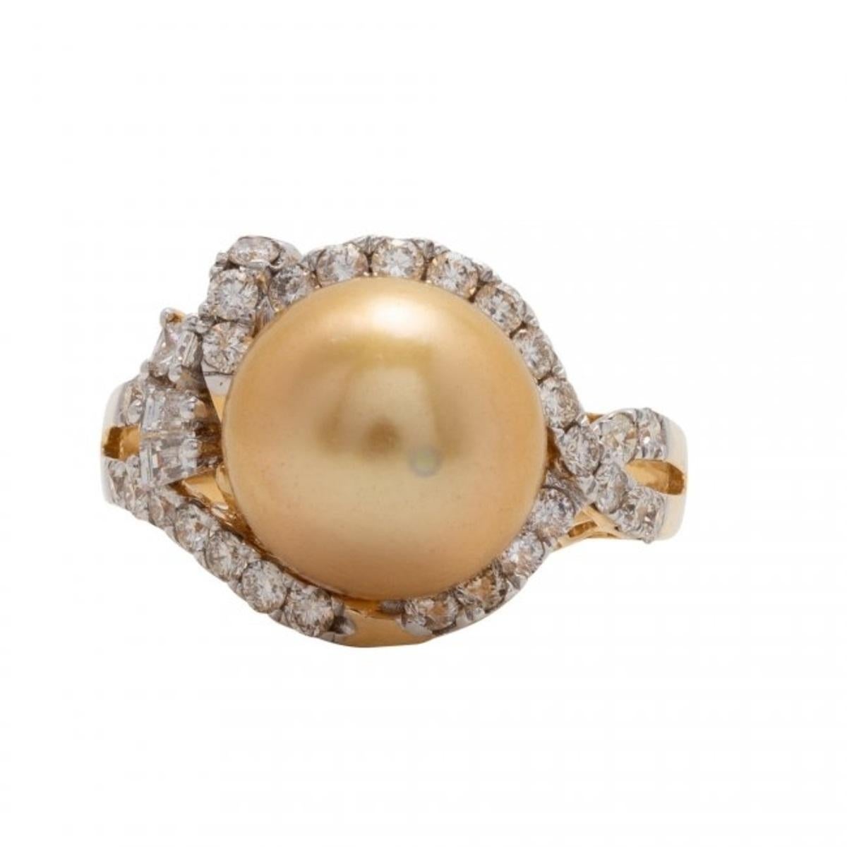 
South Sea Pearl and Diamond Ring 
Set with 32 diamonds weighing approximately .88 carat
Mounted in 18kt yellow gold
8.43 grams (gross)
Size 6 3/4