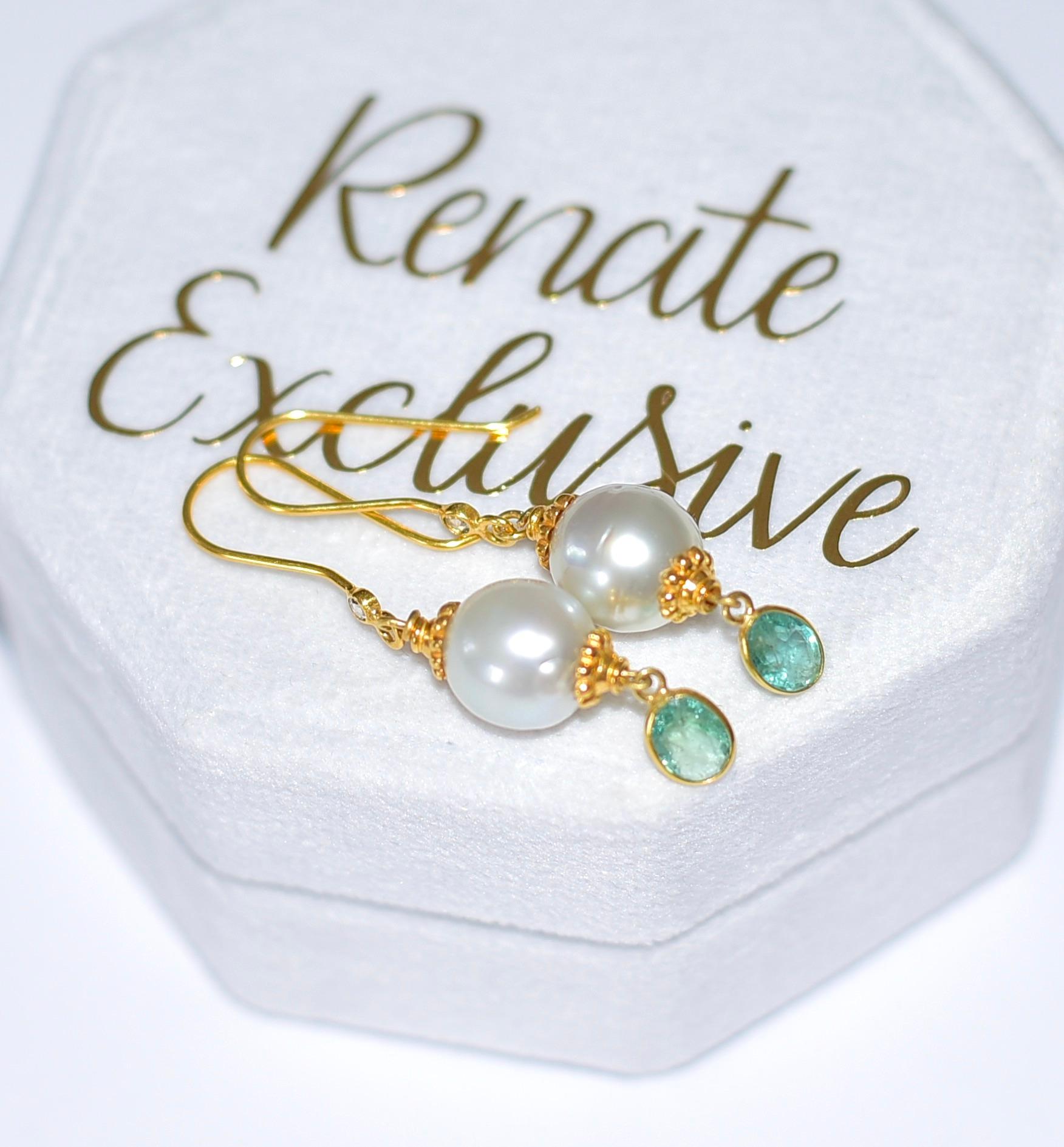 South Sea Pearl and Emerald Earrings in 18K Solid Yellow Gold  For Sale 1