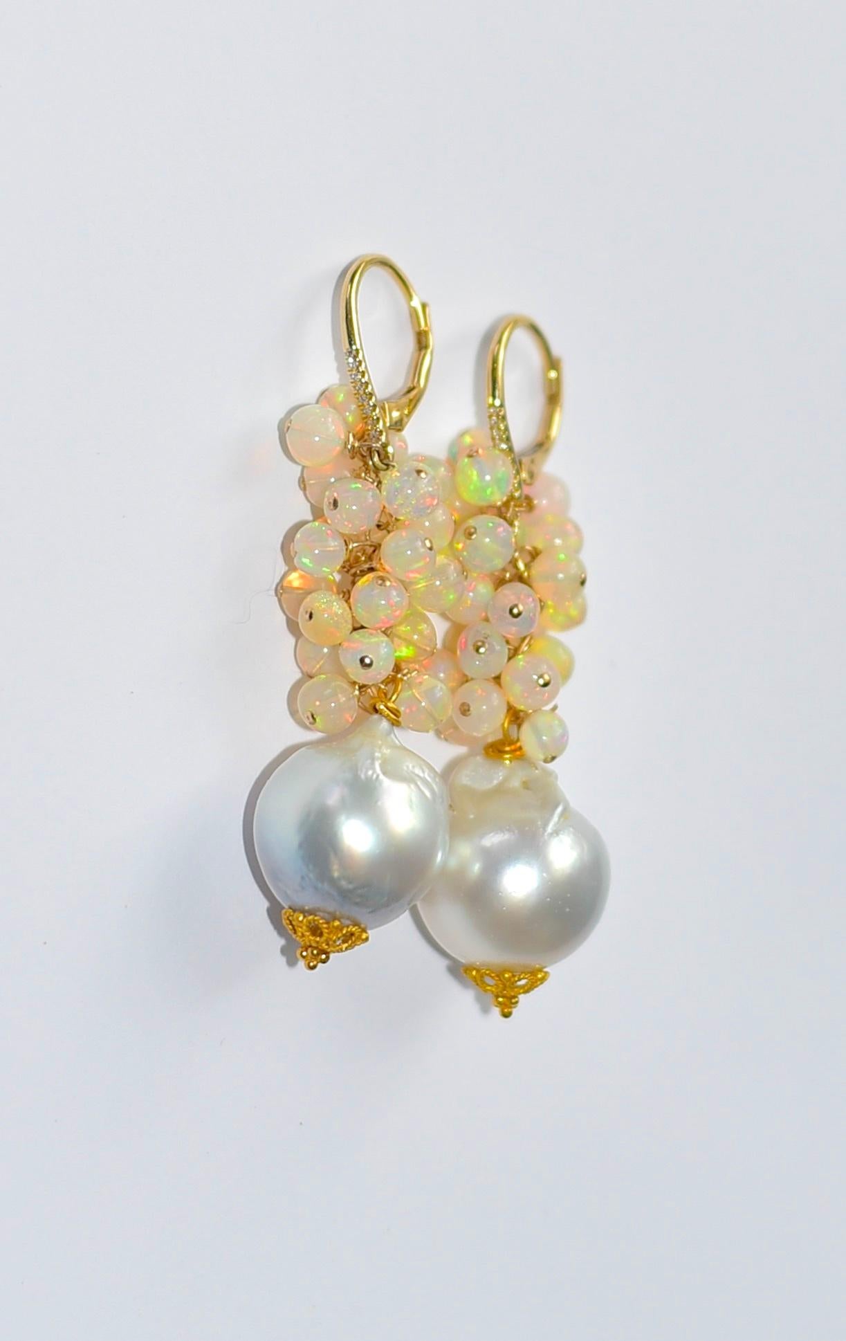 Taglio rotondo Perla dei mari del sud e opale di cristallo etiope in oro giallo massiccio 14 carati in vendita