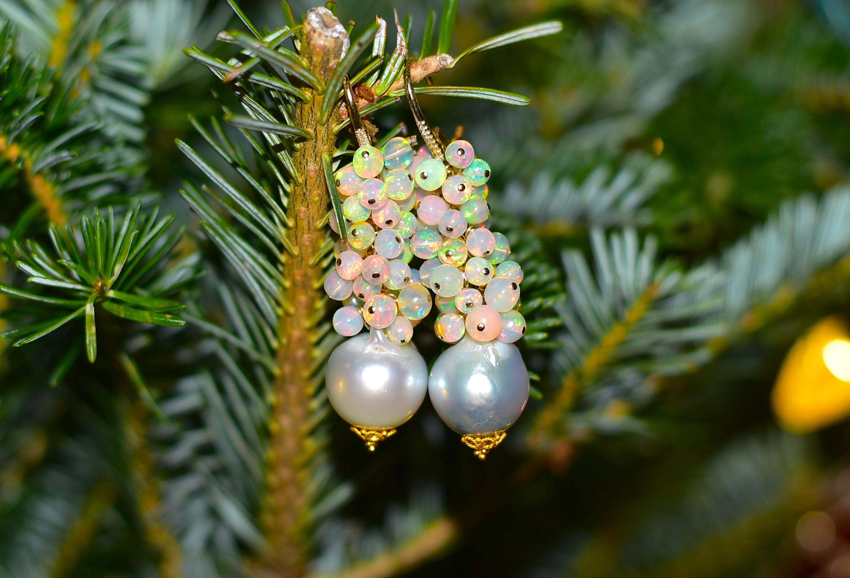 Perla dei mari del sud e opale di cristallo etiope in oro giallo massiccio 14 carati In condizioni Nuovo in vendita a Naples, NY