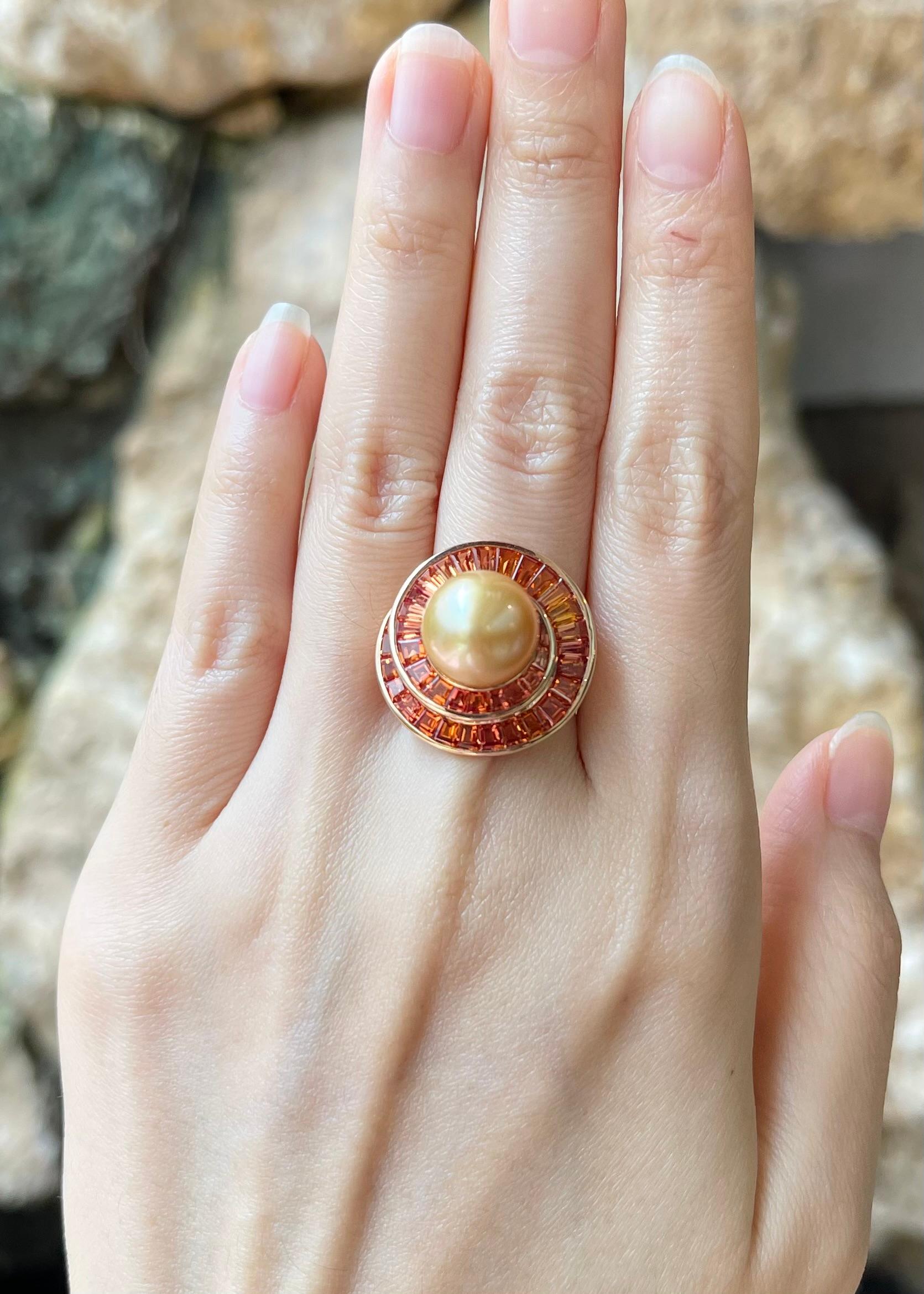 Anello con perle dei mari del sud e zaffiri arancioni da 4,40 carati con montatura in oro rosa 18 carati

Larghezza:  2.3 cm 
Lunghezza: 2,3 cm
Misura dell'anello: 53
Peso totale: 11,84 grammi

