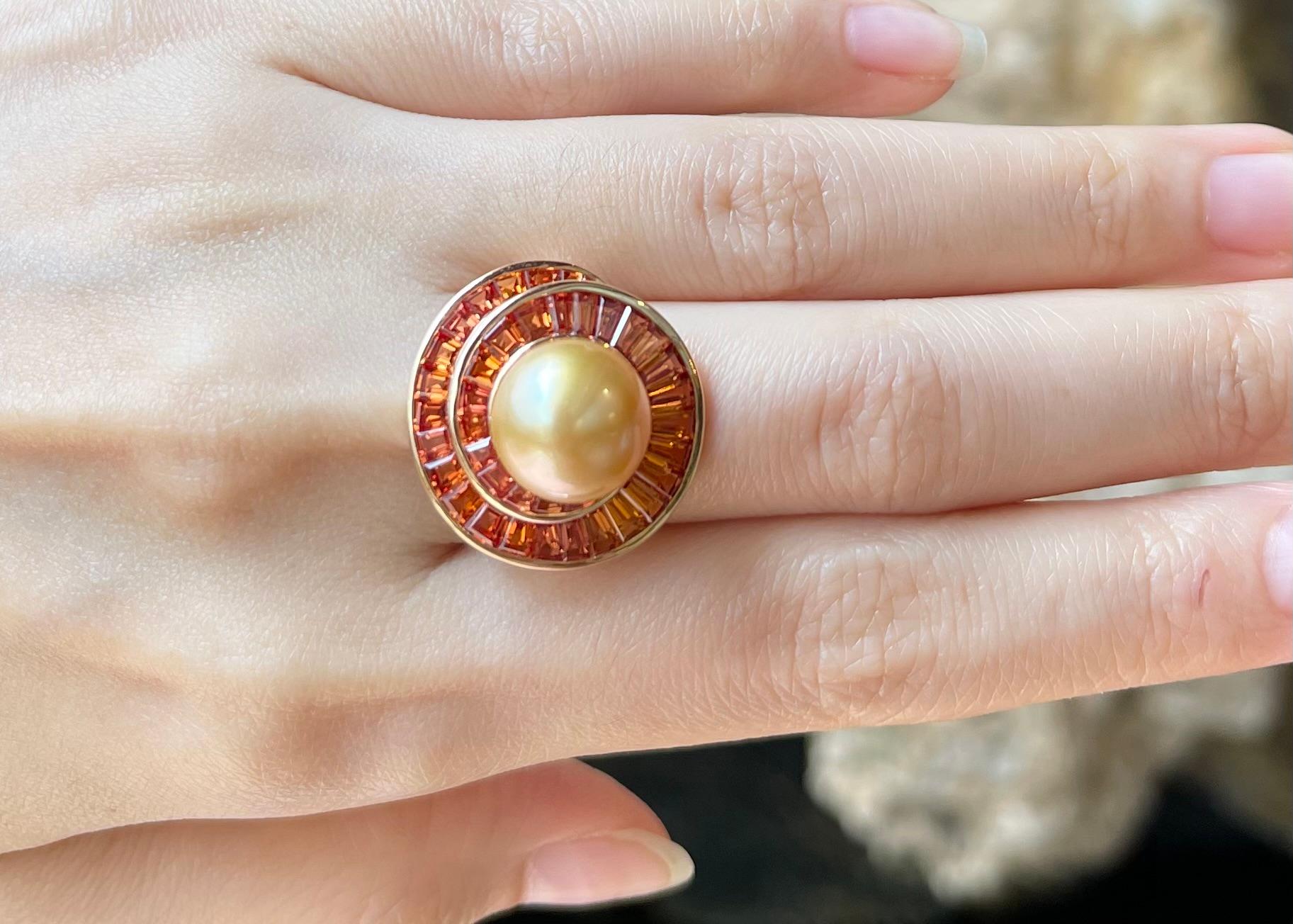 Contemporaneo Anello con perle dei mari del sud e zaffiri arancioni con montatura in oro rosa 18 carati in vendita