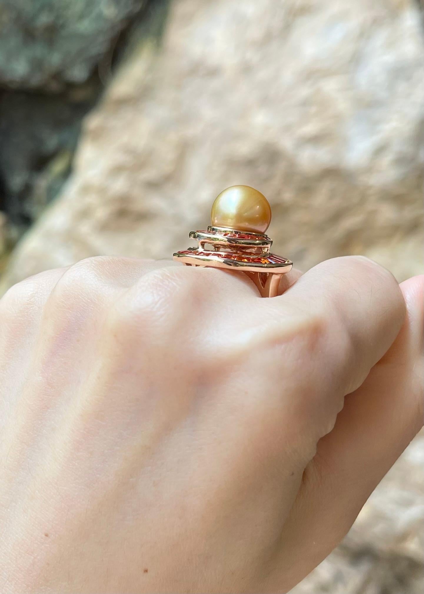 Donna Anello con perle dei mari del sud e zaffiri arancioni con montatura in oro rosa 18 carati in vendita
