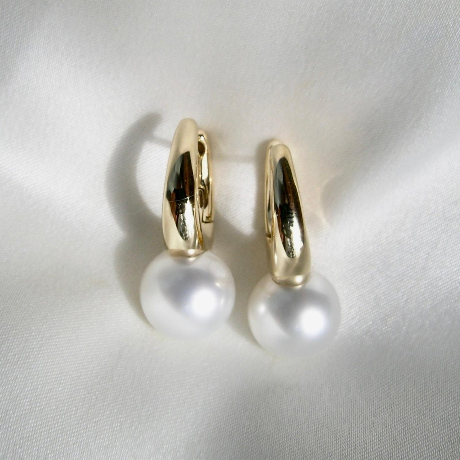 Uncut South Sea Pearl and Satin Finished 18 Karat Gold Earrings For Sale