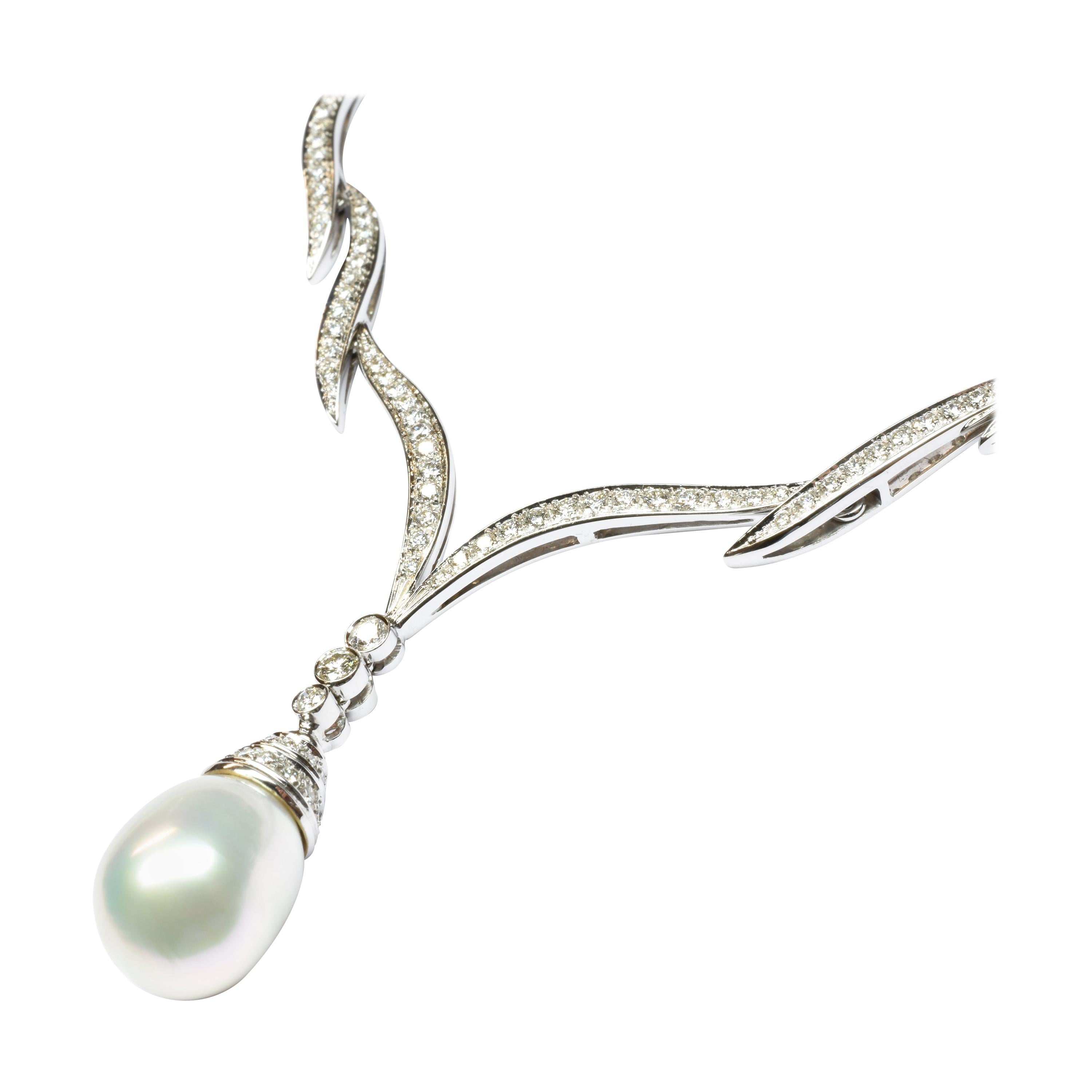 South Sea Pearl and White Diamonds Gold Necklace Made in Italy For Sale