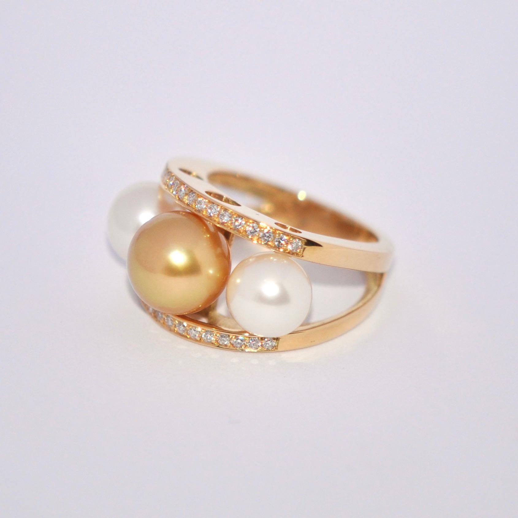 Women's South Sea Pearl and White Diamonds on Yellow Gold 18 Karat Fashion Ring