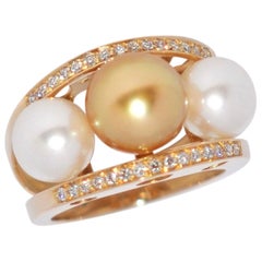 South Sea Pearl and White Diamonds on Yellow Gold 18 Karat Fashion Ring