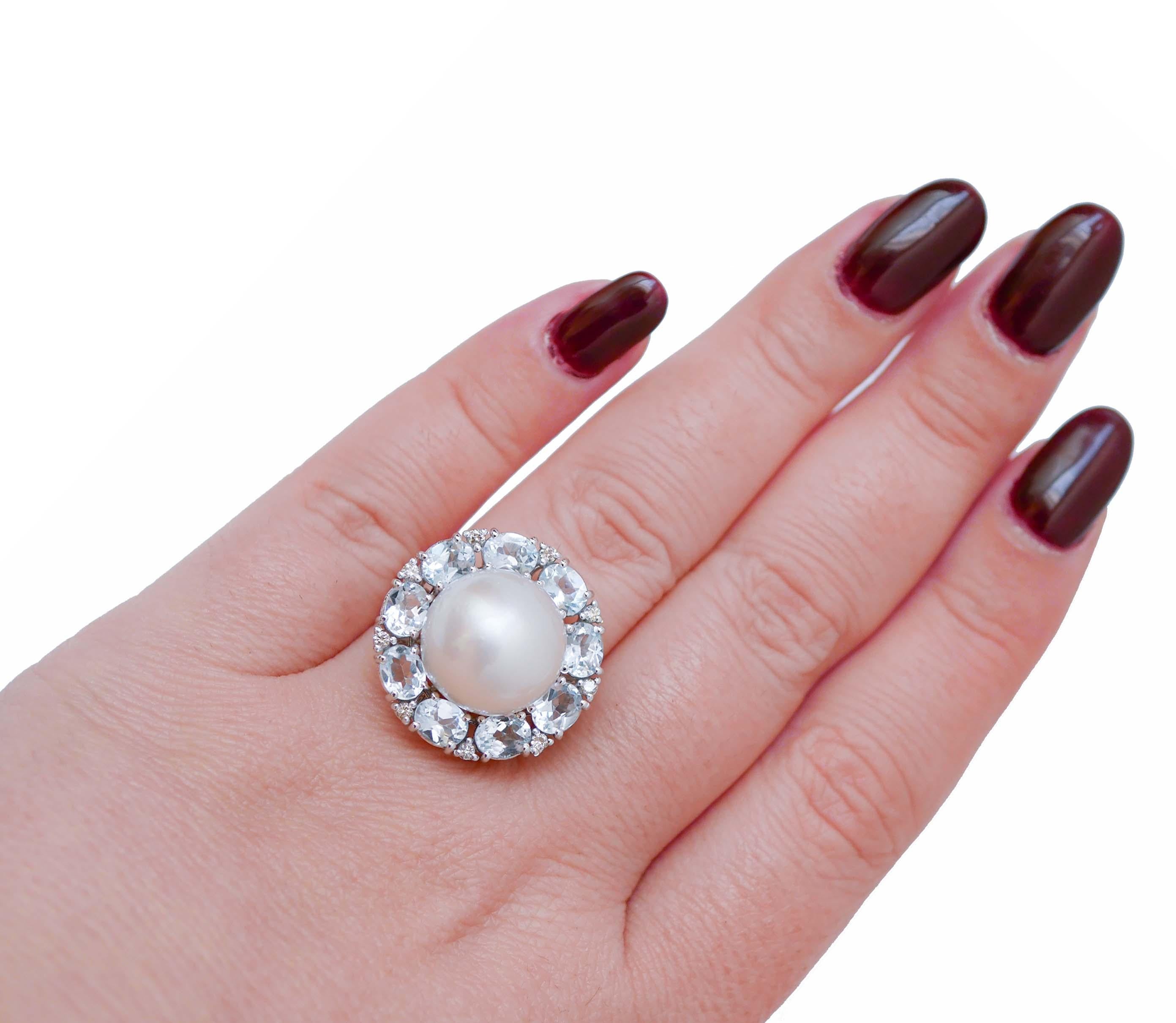 South-Sea Pearl, Aquamarine,  Diamonds, 14 Karat White Gold Ring. In Good Condition In Marcianise, Marcianise (CE)
