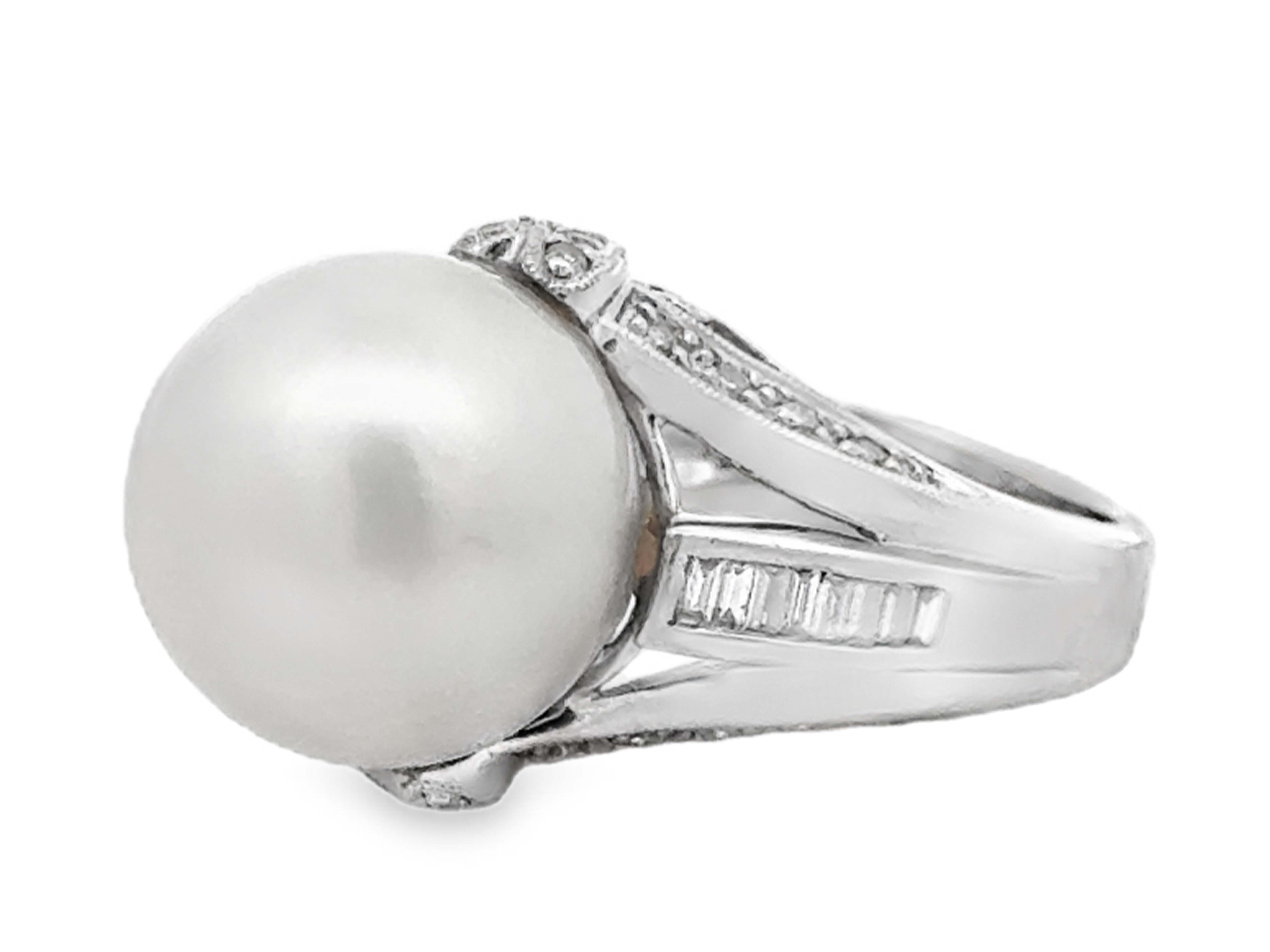 South Sea Pearl Baguette and Brilliant Diamond Heart Ring 14k White Gold In Excellent Condition For Sale In Honolulu, HI