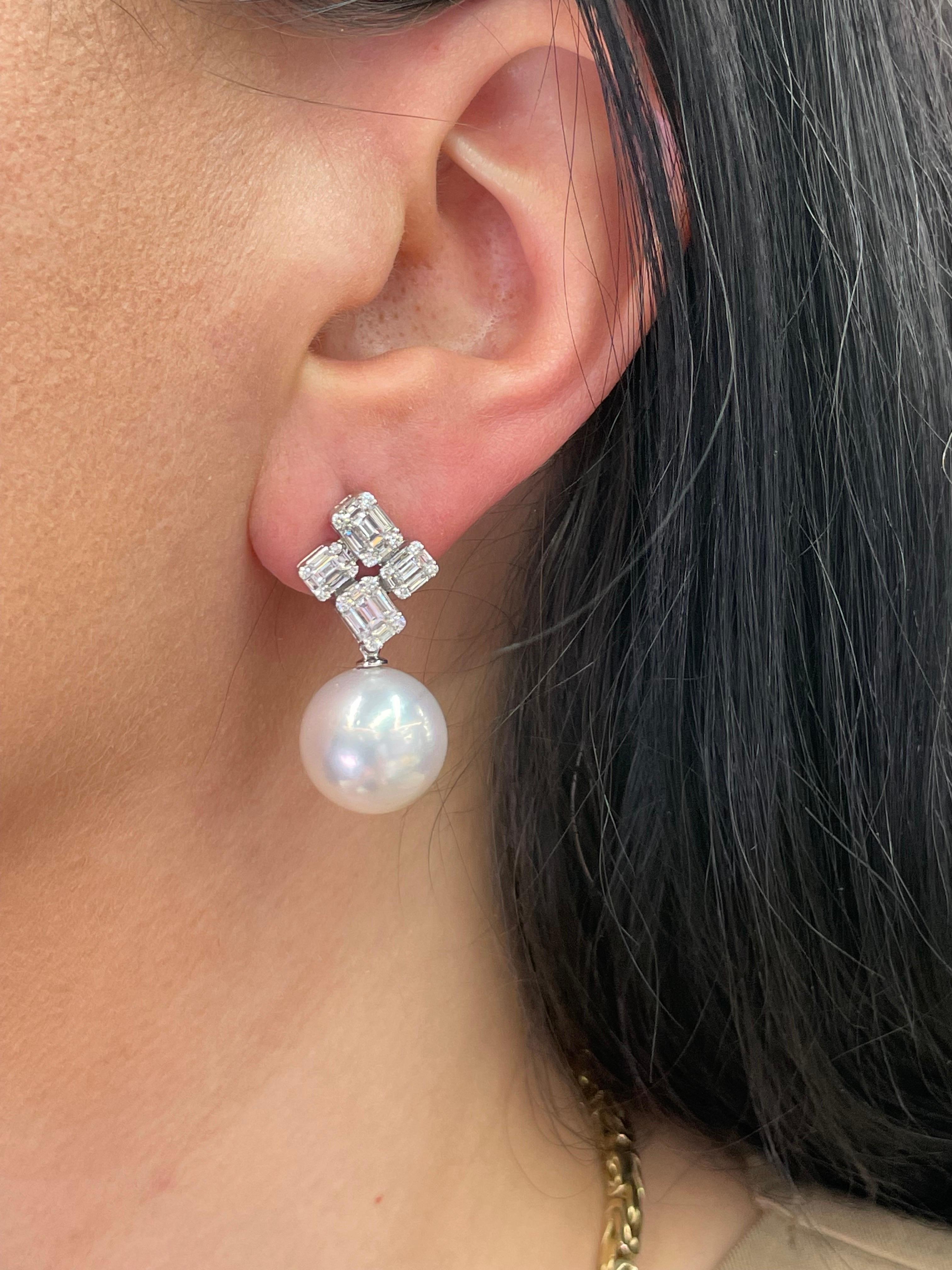 18 Karat White gold drop earrings featuring 40 Baguette Diamonds weighing 1.25 Carats and 32 Round Brilliants weighing 0.27 Carats with two South Sea Pearls measuring 13-14 MM.

Color G-H
Clarity SI

Pearls can be changed to South Sea, Pink, Gold or