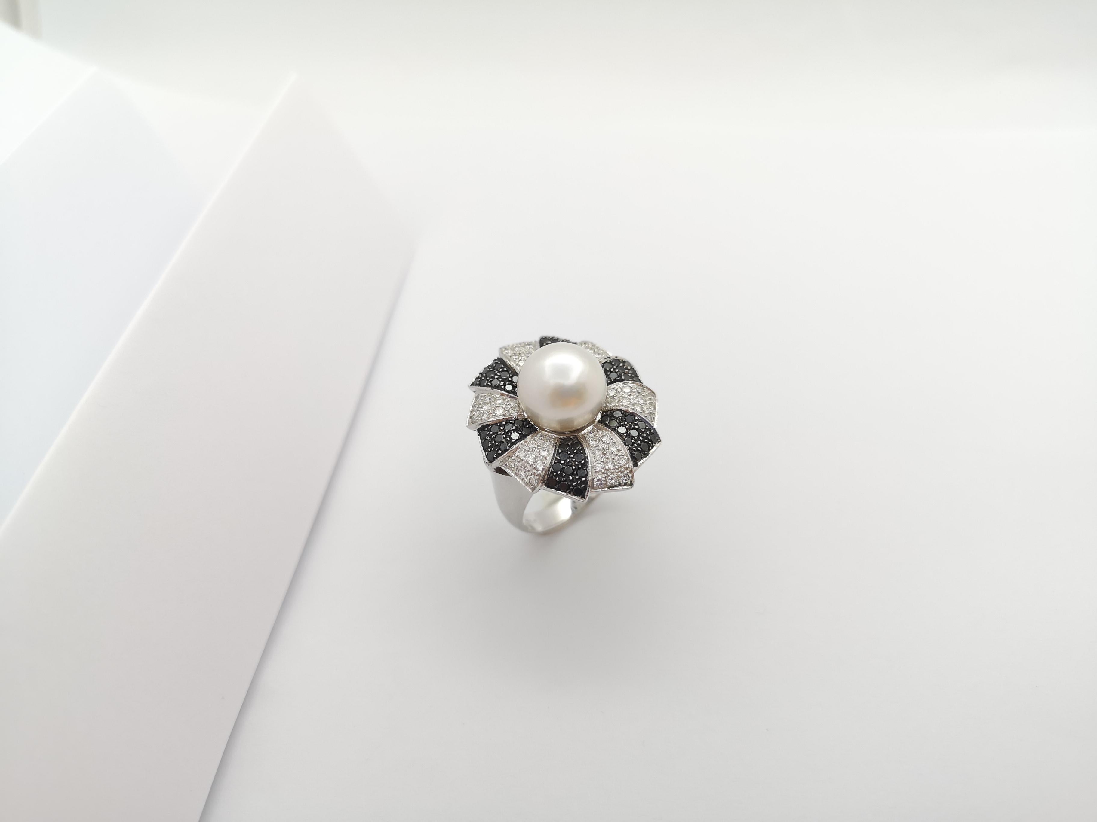 South Sea Pearl, Black Diamond and Diamond Ring set in 18K White Gold Settings For Sale 1