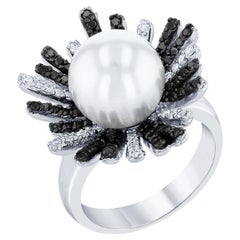 Bague cocktail en perles des mers du Sud et diamant noir