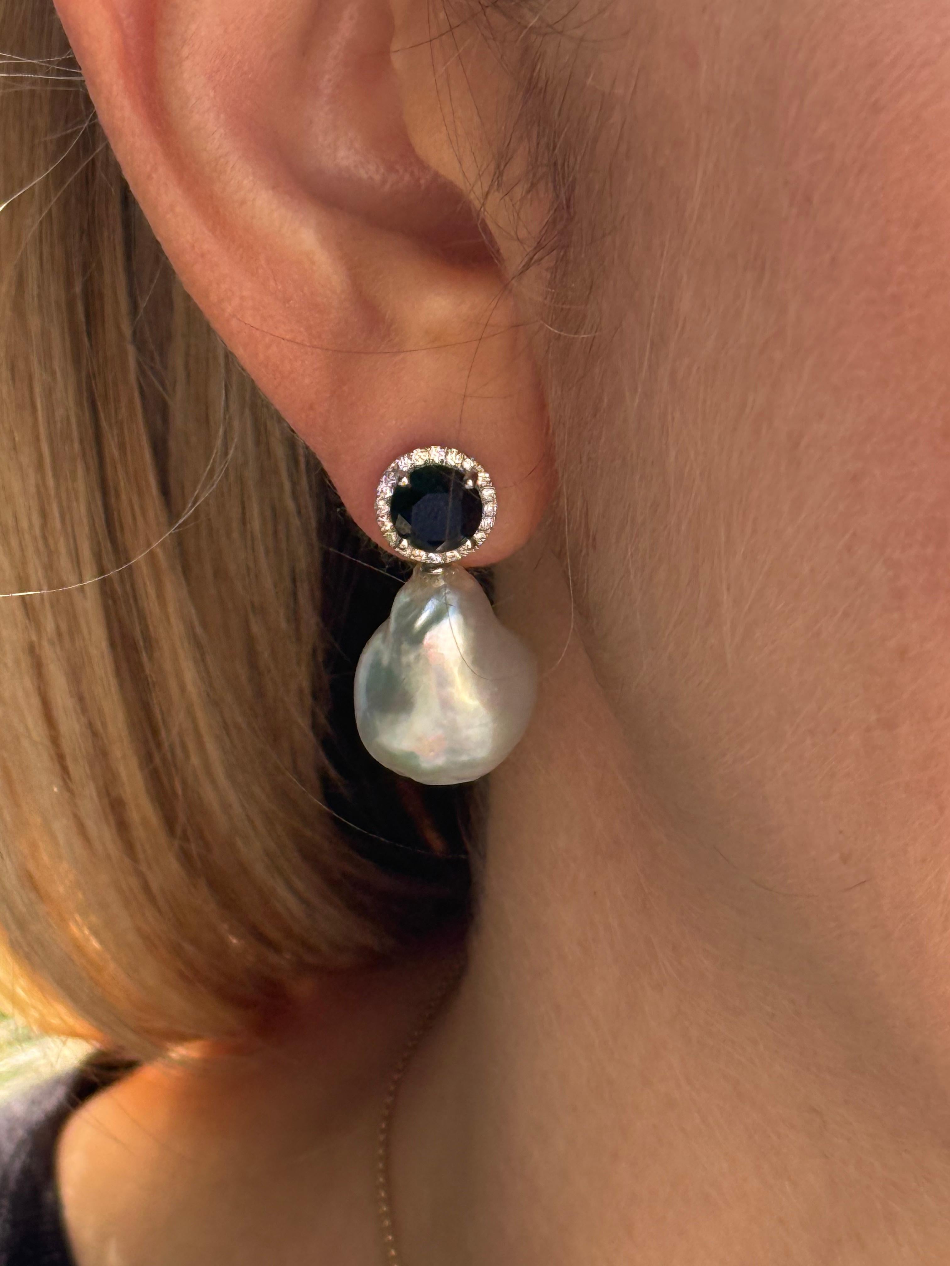 Orecchini a goccia con perle dei mari del sud e diamanti neri, in oro 18K in vendita 7