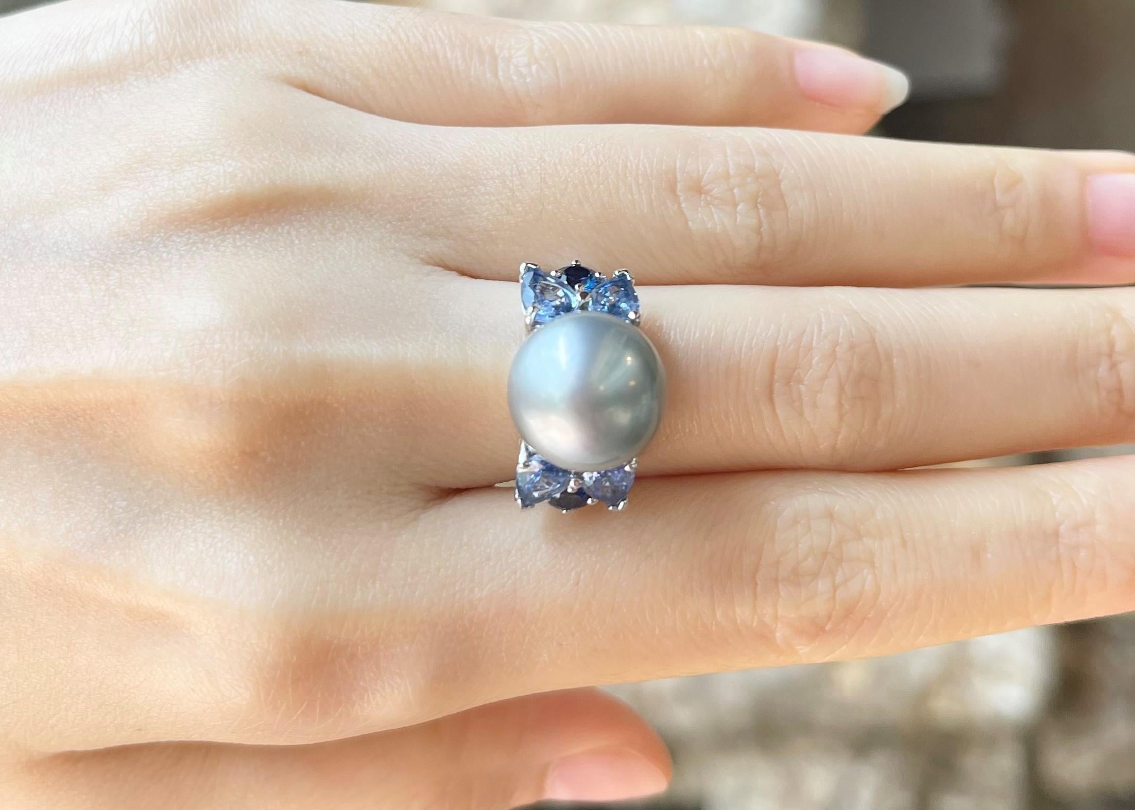 South Sea Pearl, Blue Sapphire and Aquamarine Ring set in 18K White Gold Setting In New Condition For Sale In Bangkok, TH
