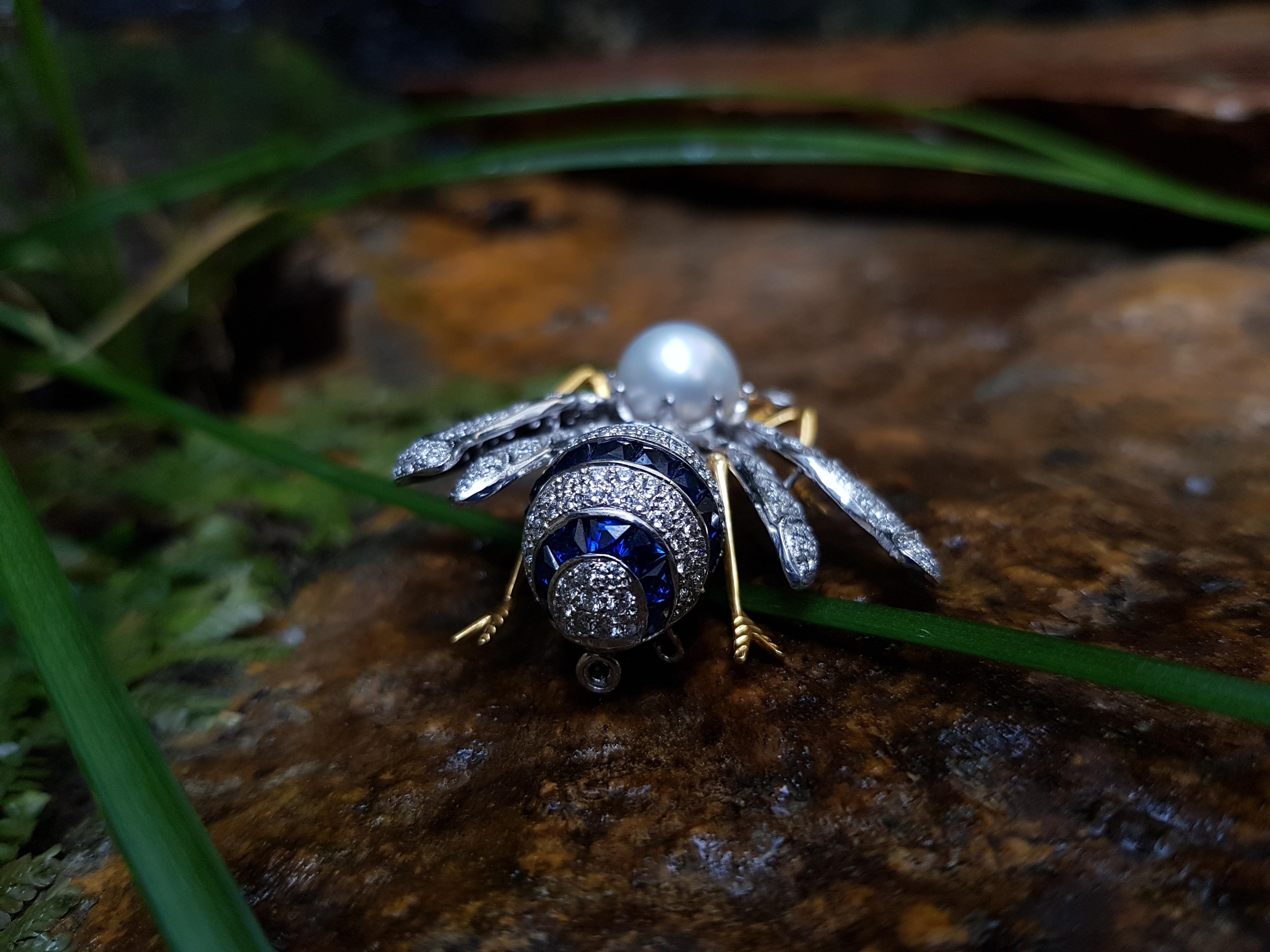 South Sea Pearl, Blue Sapphire, Diamond, Ruby Bee Brooch Set in 18 Karat In New Condition For Sale In Bangkok, TH