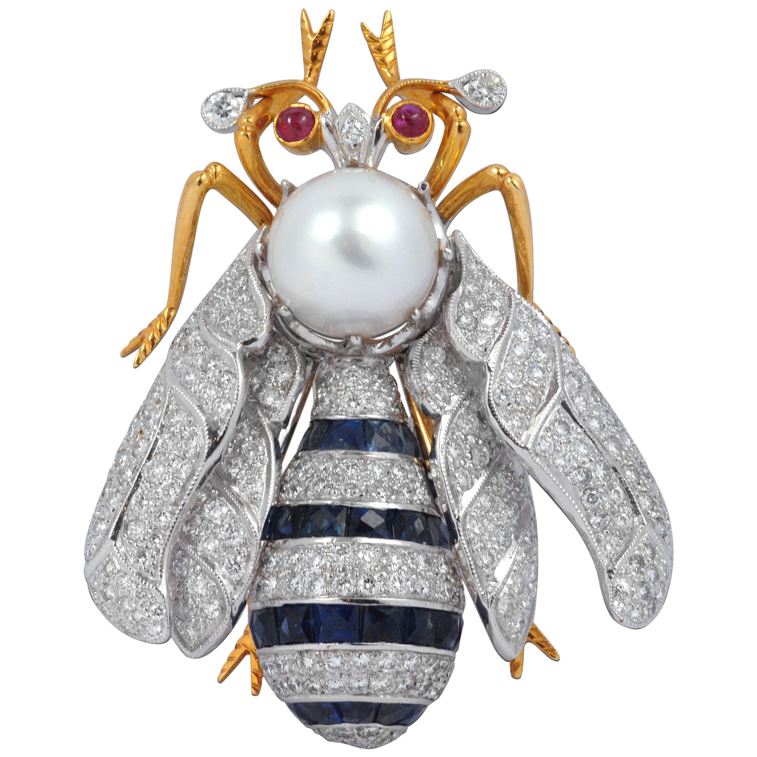Broche abeille en or 18 carats sertie de perles des mers du Sud, saphir bleu, diamants et rubis
