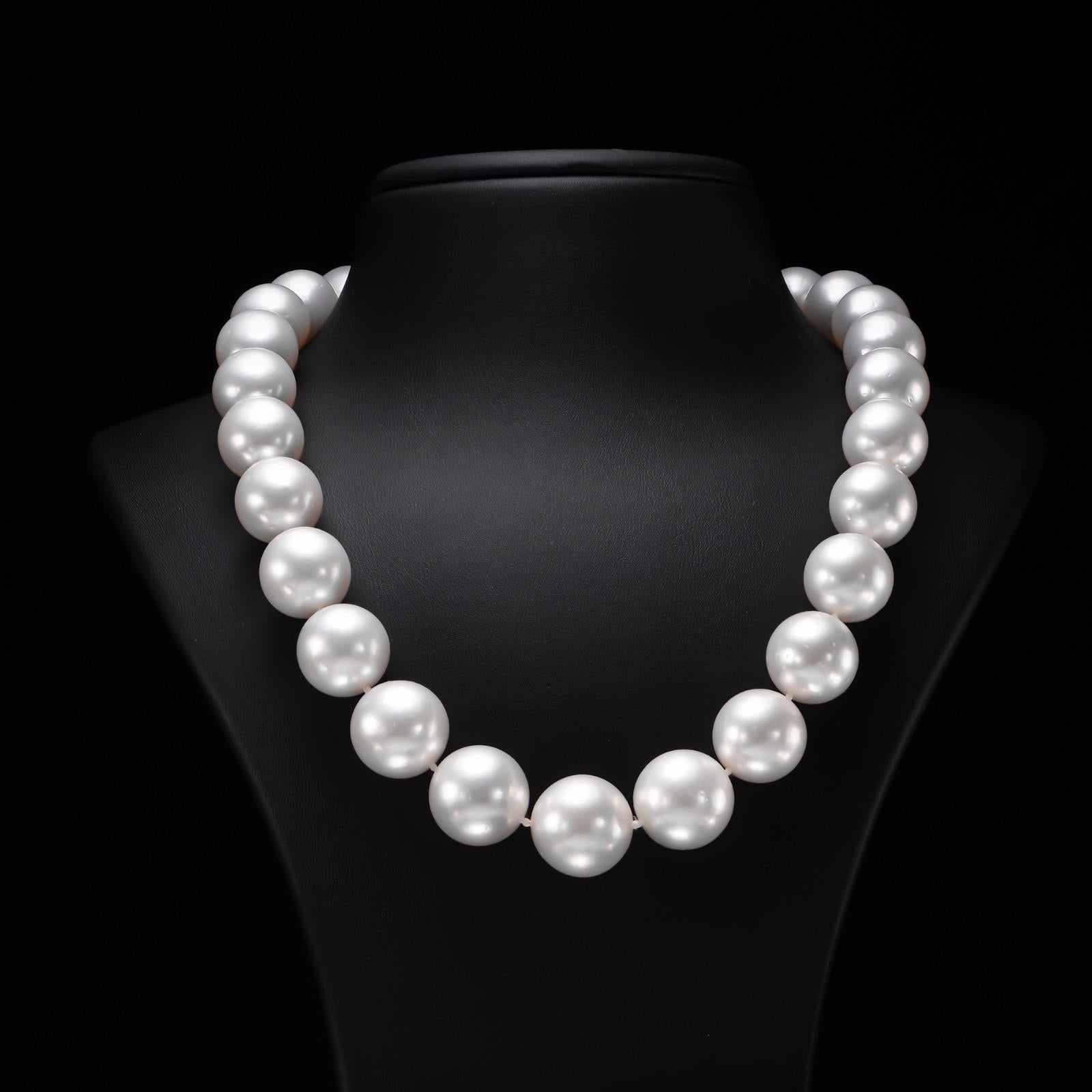 South Sea Pearl Choker Necklace In Excellent Condition For Sale In Ramat Gan, IL