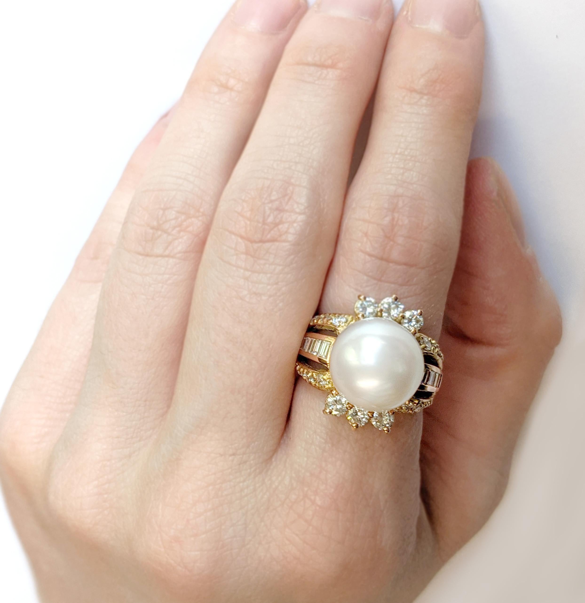 South Sea Pearl Cocktail Ring with Baguette Diamonds in 14 Karat Yellow Gold In Good Condition For Sale In NEW ORLEANS, LA