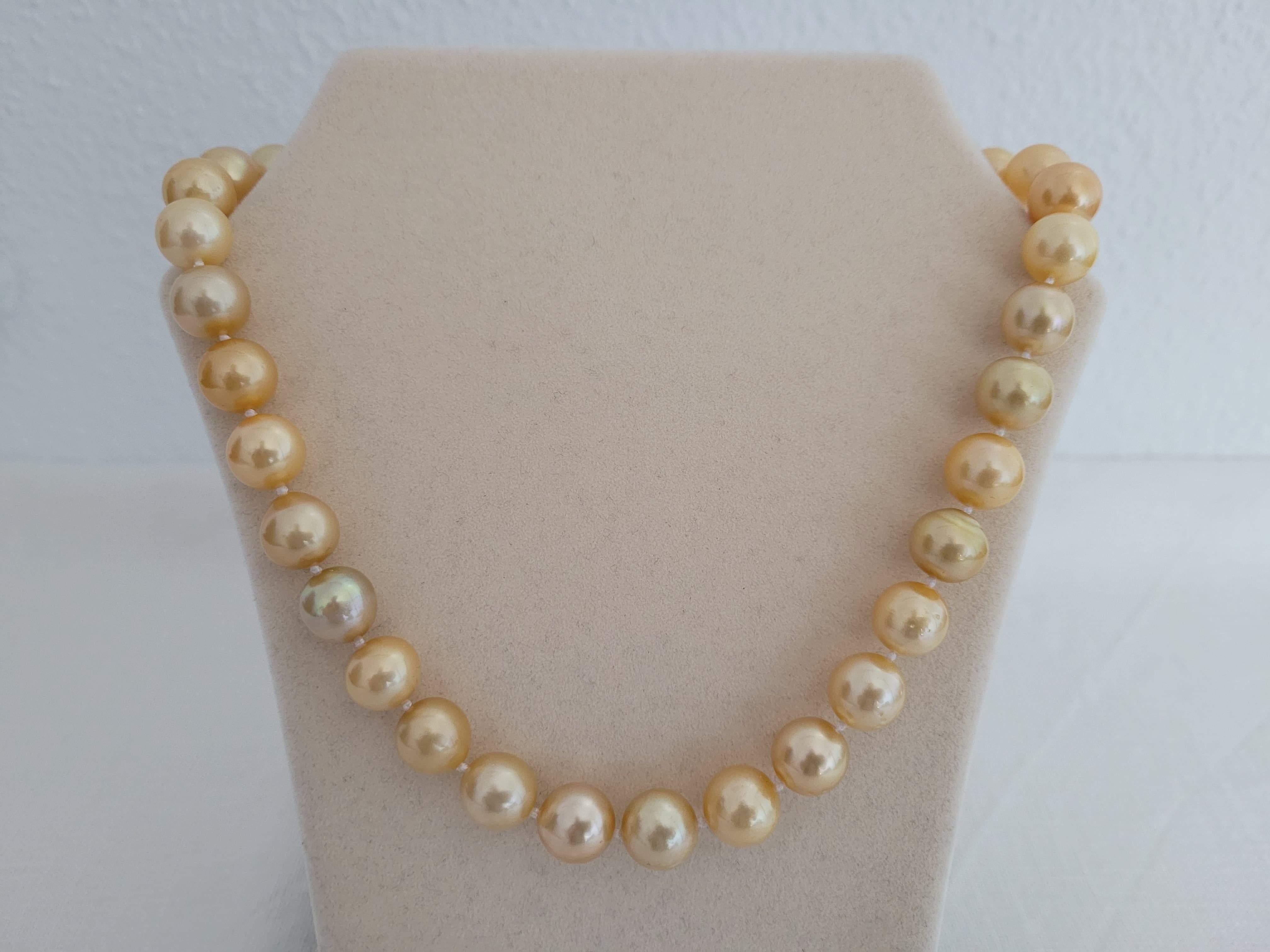 monet pearl necklace