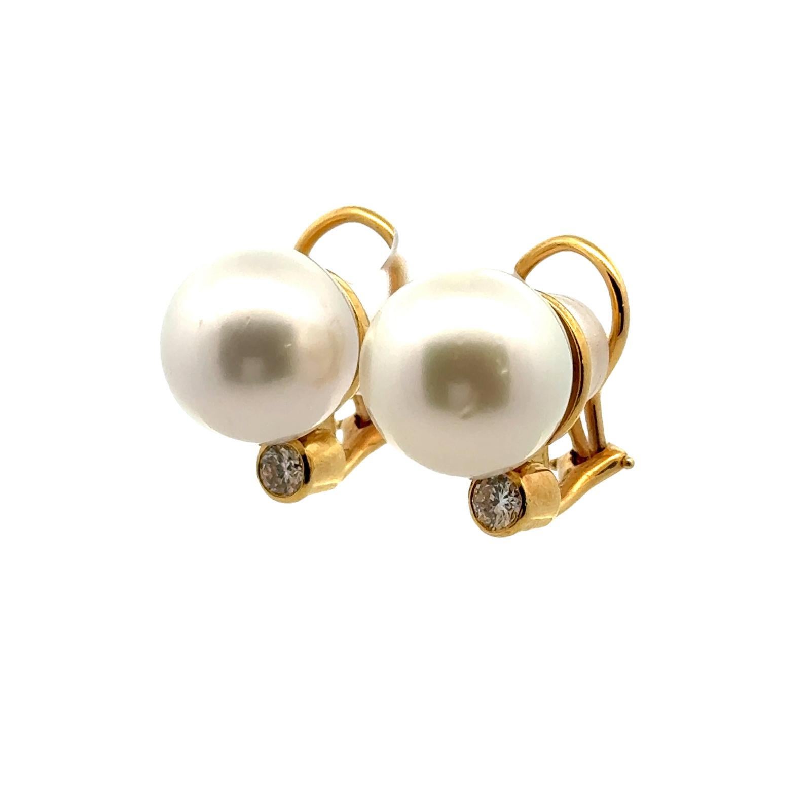 Modern South Sea Pearl Diamond 18 Karat Yellow Gold Leverback Earrings For Sale
