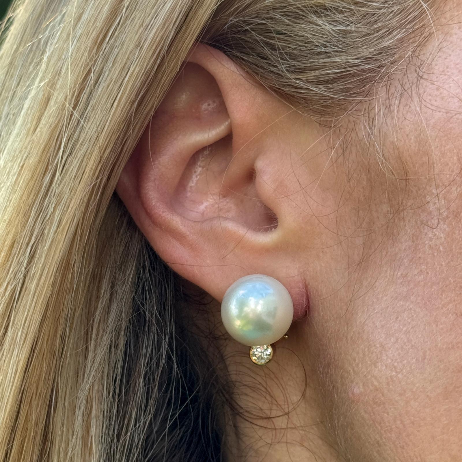 Round Cut South Sea Pearl Diamond 18 Karat Yellow Gold Leverback Earrings For Sale