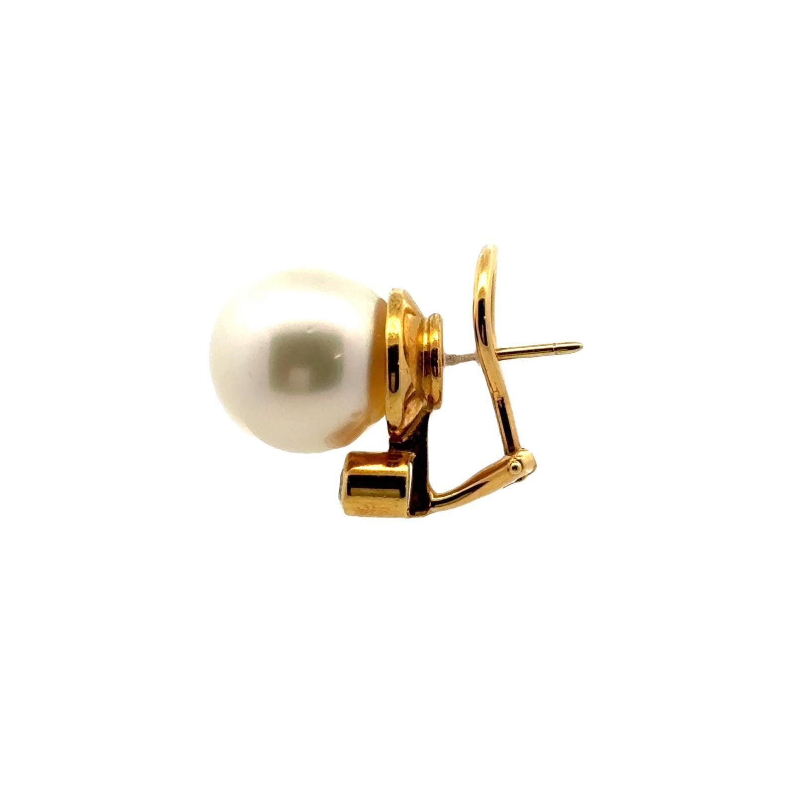 South Sea Pearl Diamond 18 Karat Yellow Gold Leverback Earrings In Excellent Condition For Sale In Boca Raton, FL
