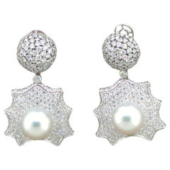 Boucles d'oreilles pendantes en or blanc 18k avec perles des mers du Sud et diamants