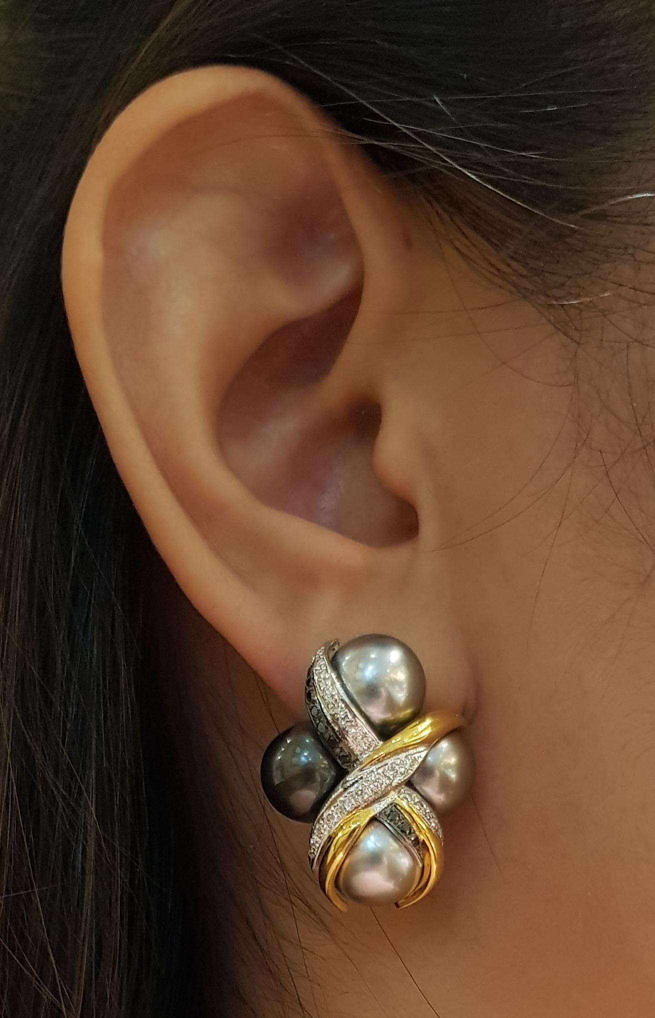 Contemporain Boucles d'oreilles en or blanc 18 carats avec perles des mers du Sud, diamants et diamants noirs en vente