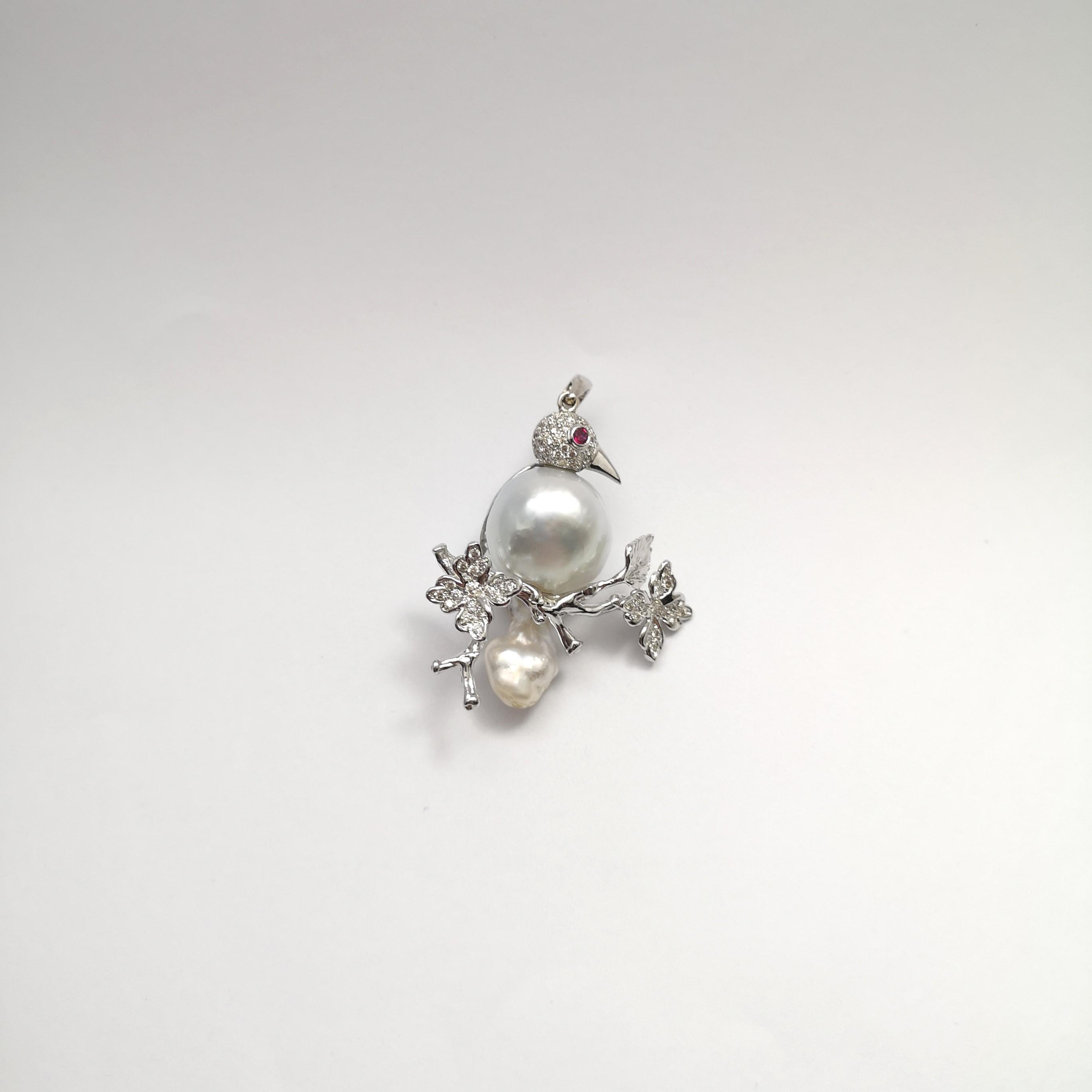 Colgante de Perla del Mar del Sur, Diamante y Rubí Pájaro engastado en Oro Blanco de 14K Corte brillante en venta
