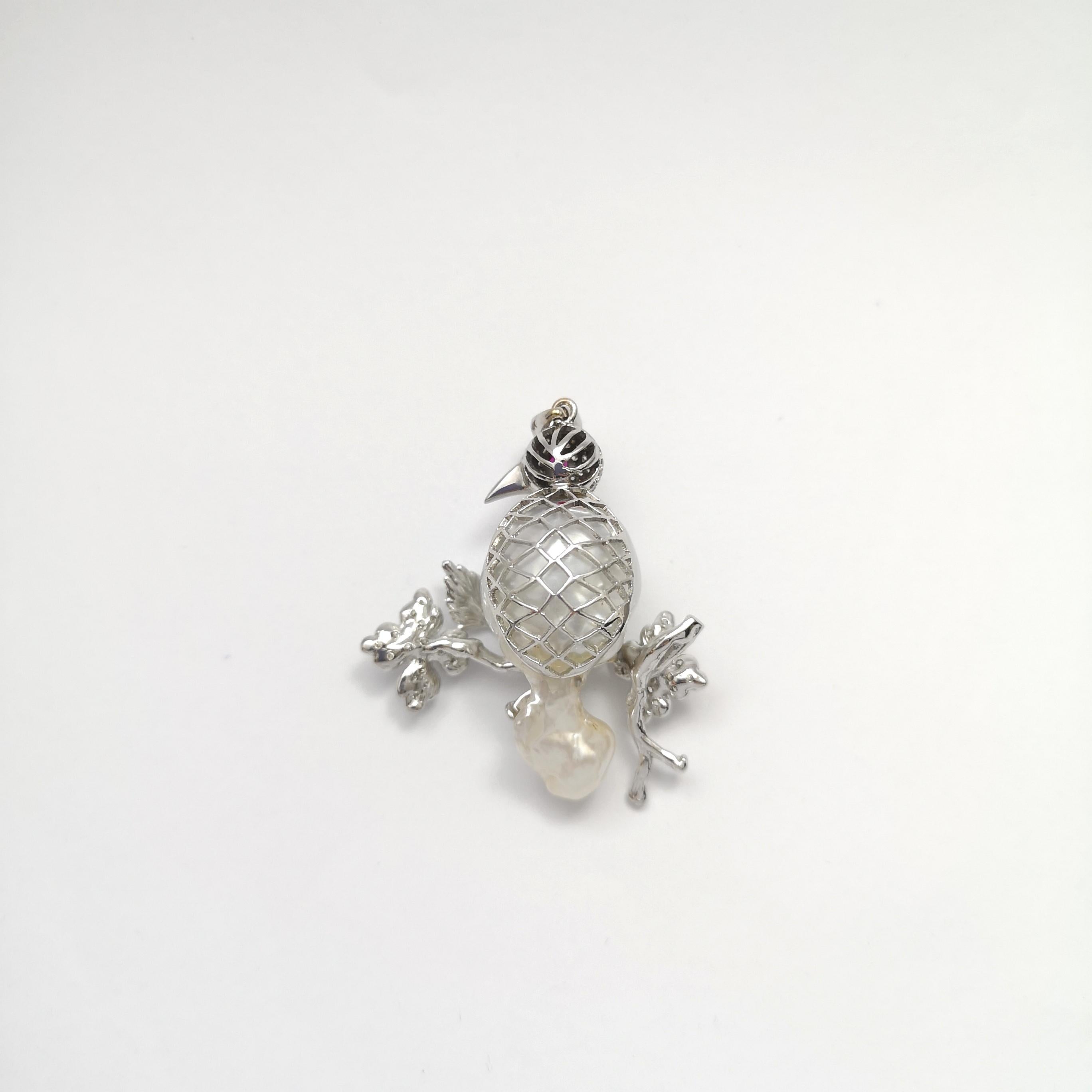 Colgante de Perla del Mar del Sur, Diamante y Rubí Pájaro engastado en Oro Blanco de 14K en venta 1