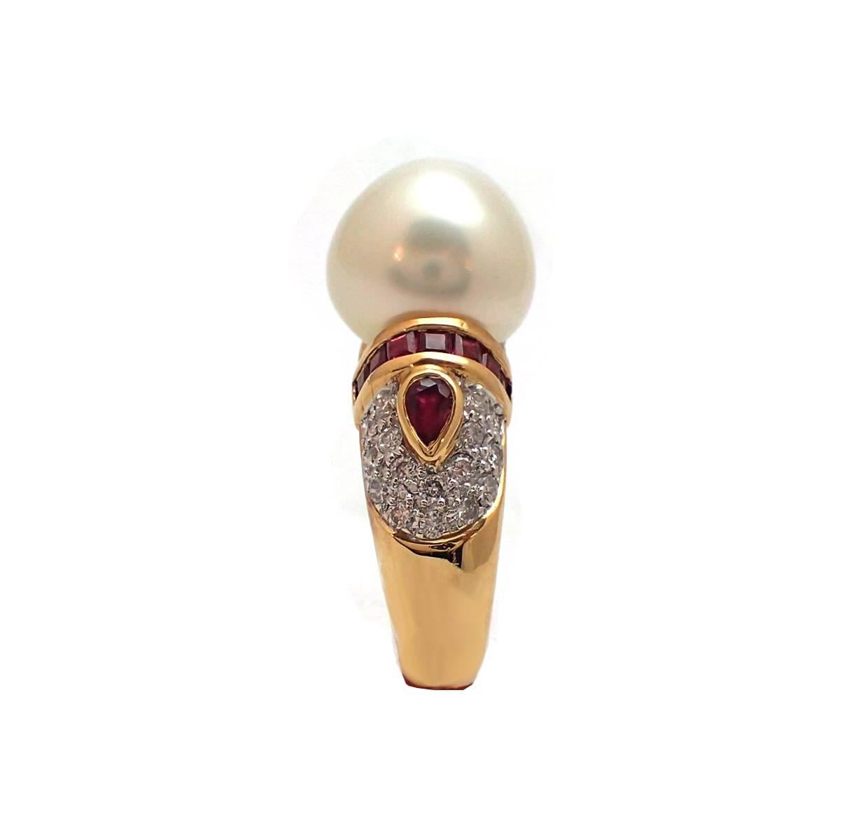 South Sea Pearl, Diamond and Ruby Ring in Yellow Gold In Good Condition In New York, NY