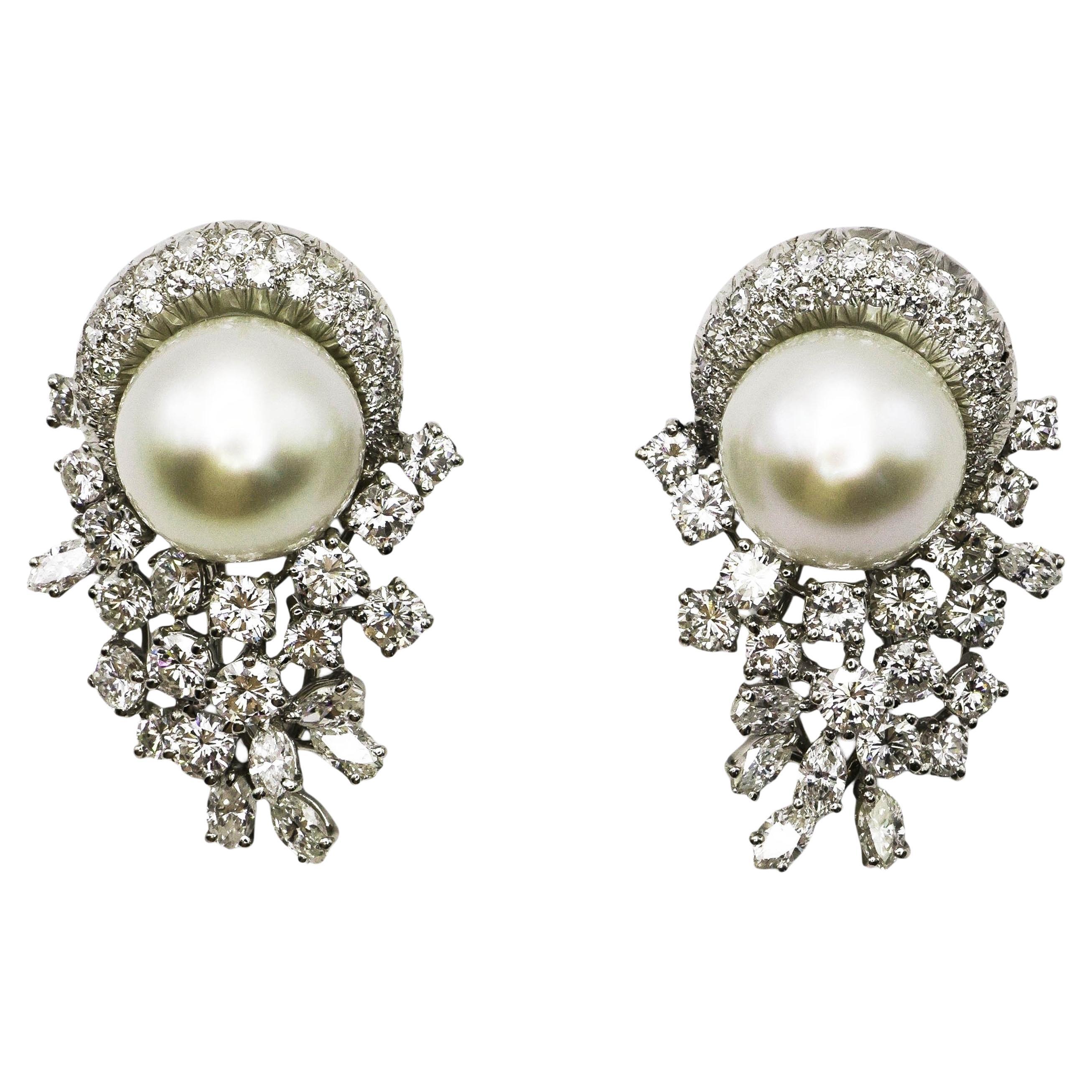 South Sea Pearl, Diamond and White Gold Earrings, 8.50 Carats, Circa 1960 en venta