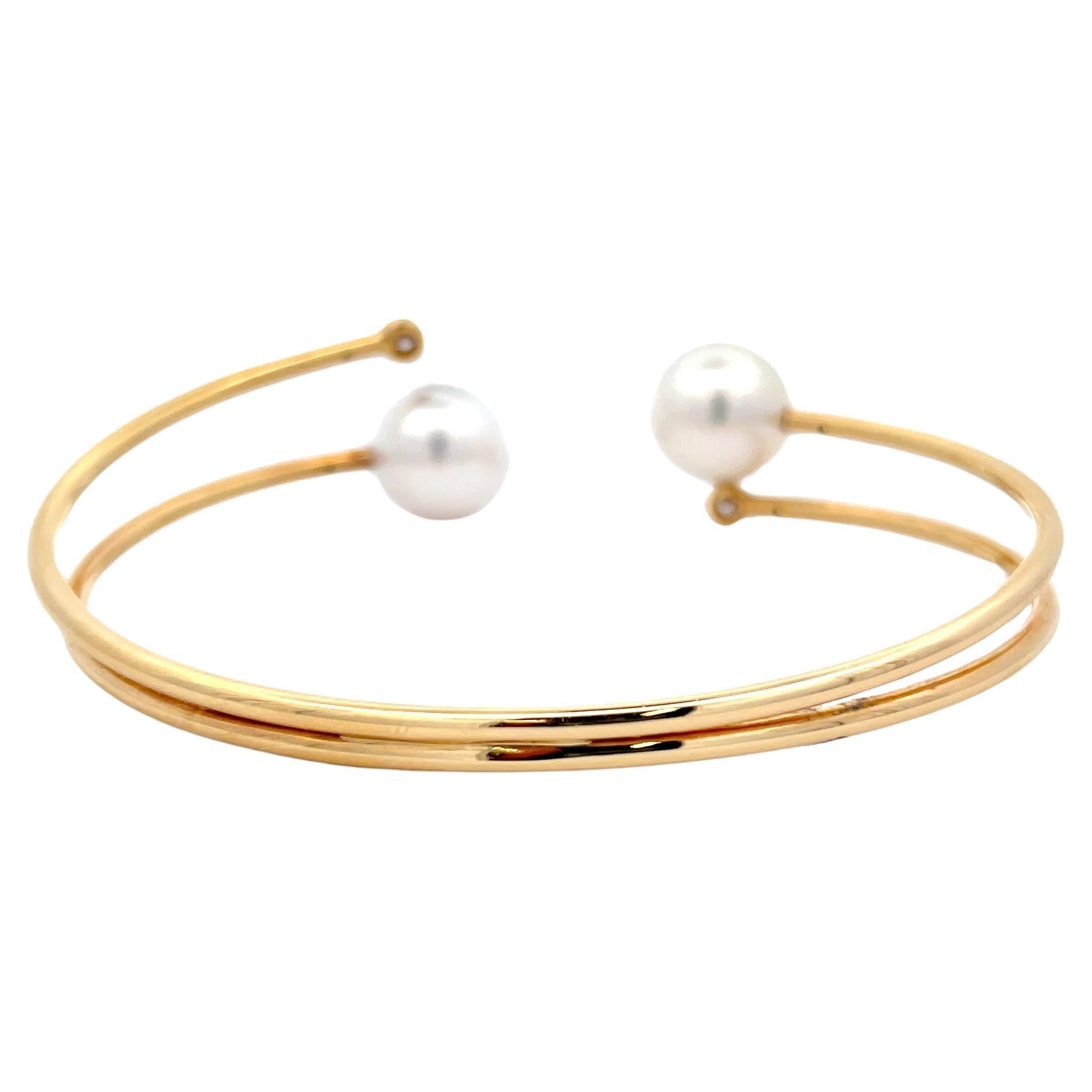 Contemporary South Sea Pearl Diamond Bangle Bracelet 0.12 CTS 9.5-10 MM 18 Karat Yellow Gold  For Sale