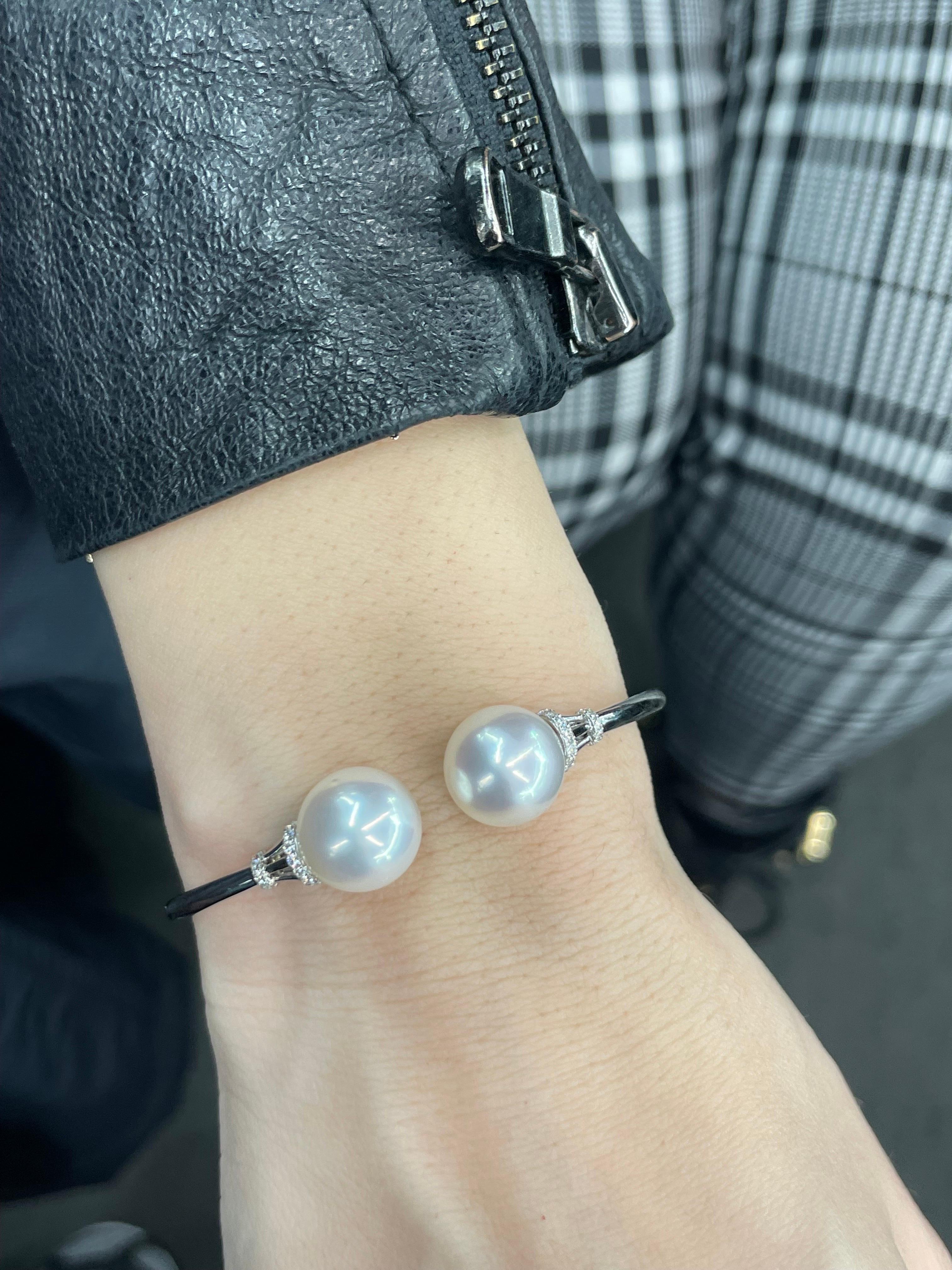 14 Karat White gold bangle bracelet featuring two South Sea Pearls measuring 11-12 mm with diamond touches weighing 0.19 carats.
Pearls can be changed to Tahitian, Pink, or Golden.
DM for pricing. 