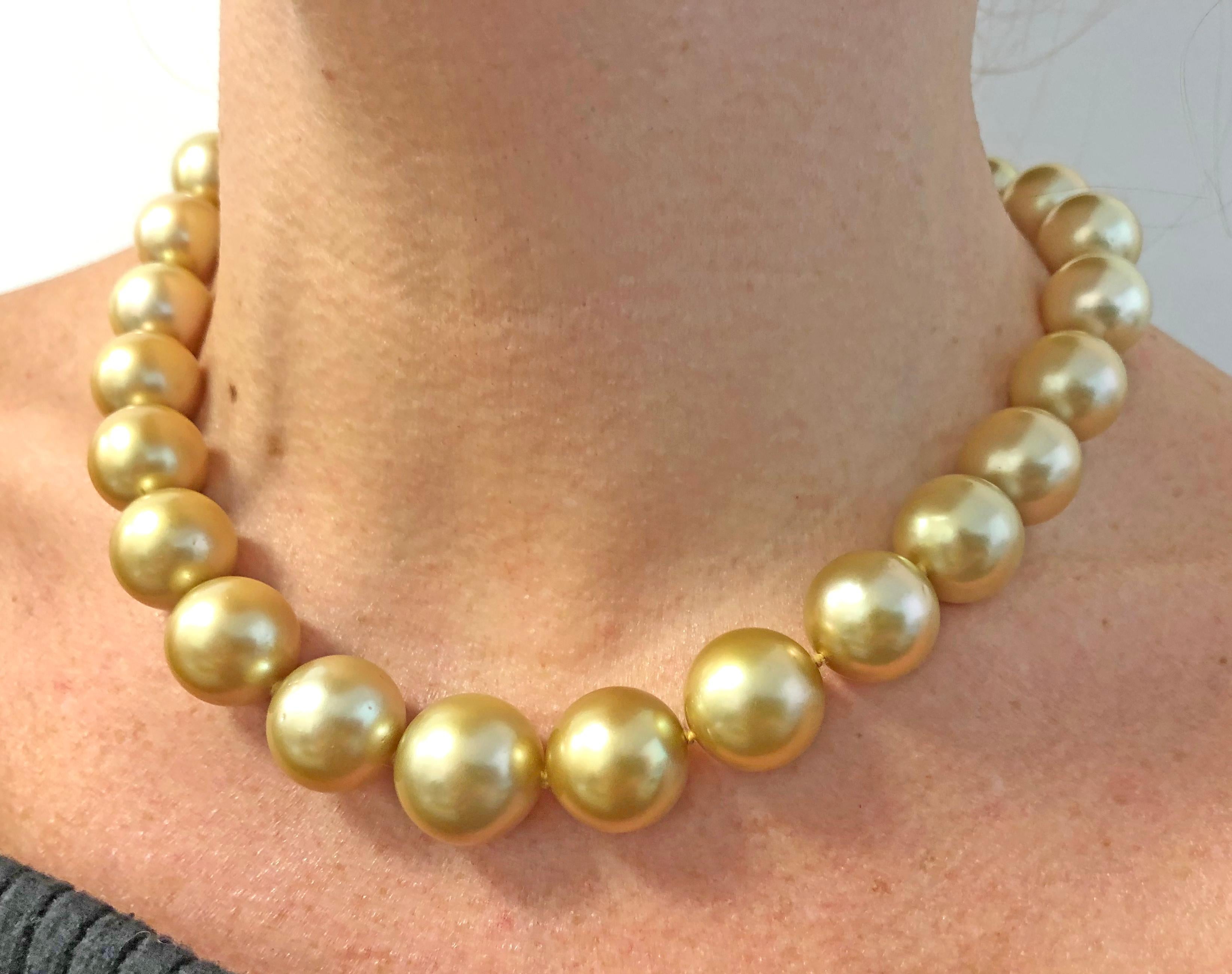 South Sea Pearl Diamond Bead Yellow Gold Necklace In Good Condition In New York, NY