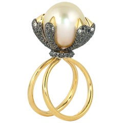 Ico & the Bird Fine Jewelry Anello con uccello con perle dei mari del sud di 14 metri e 1,33 carati di diamanti