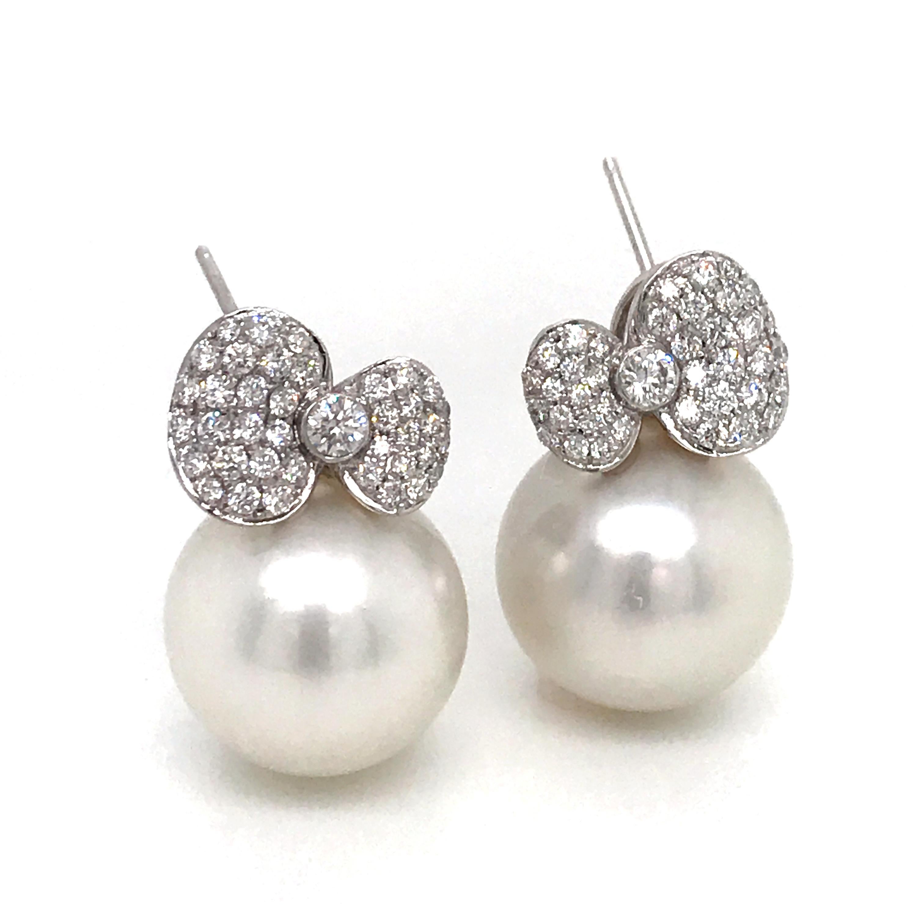 18K White gold earrings featuring two South Sea Pearls measuring 13-14 mm with 76 round brilliants weighing 0.74 carats.
Color G-H
Clarity SI

Diamond bow measures 1/2