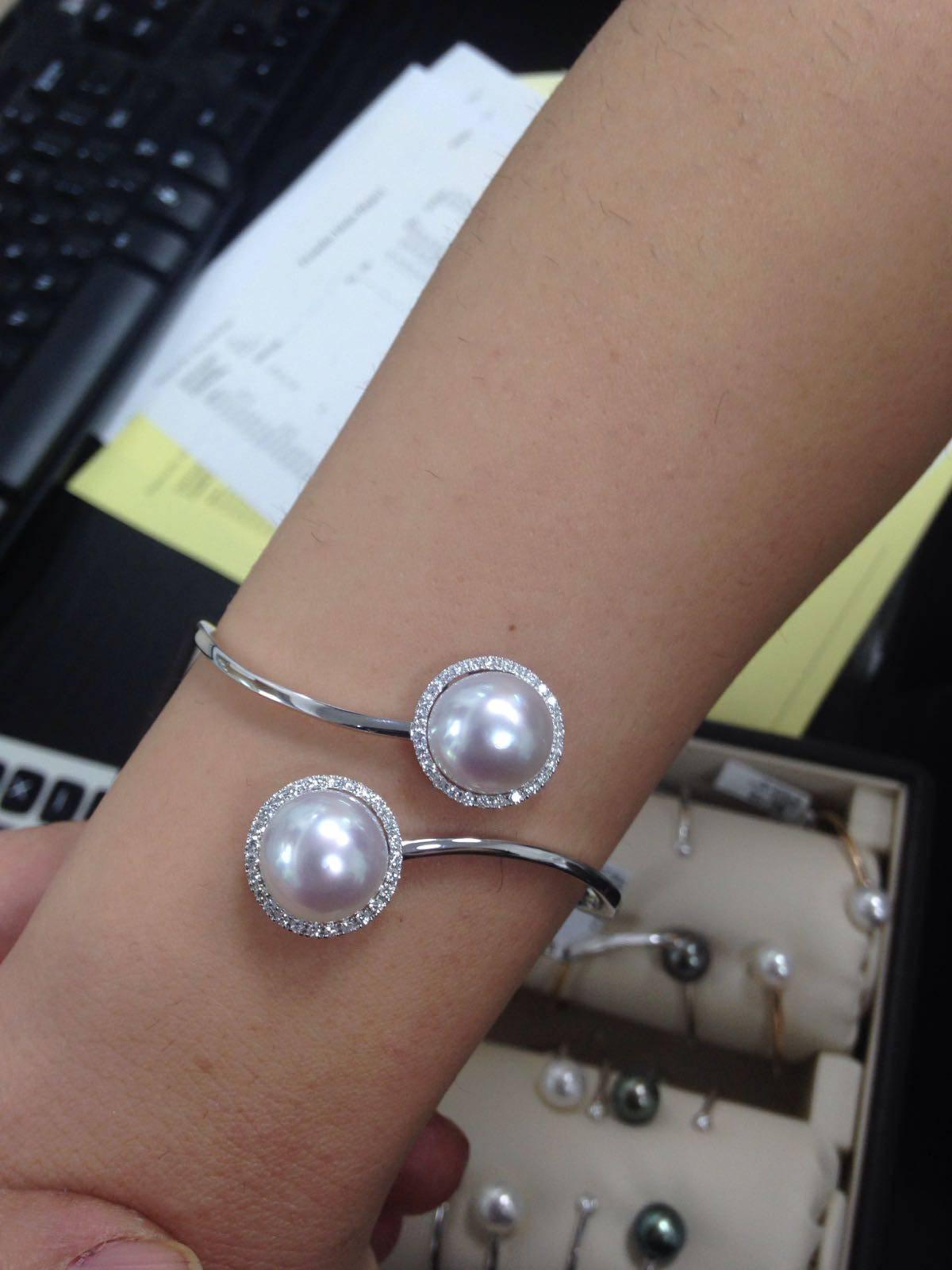 Contemporary South Sea Pearl Diamond Bypass Bangle Bracelet 0.51 Carats 18K White Gold  For Sale