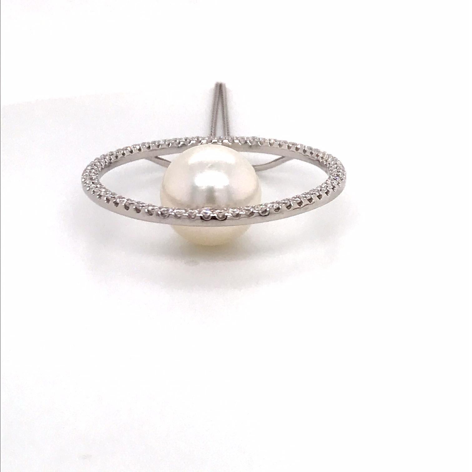 South Sea Pearl Diamond Circle Pendant 1.04 Carat 18 Karat White Gold In New Condition For Sale In New York, NY