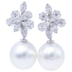 Boucles d'oreilles grappe en or blanc 18 carats avec perles des mers du Sud et diamants de 2,14 carats