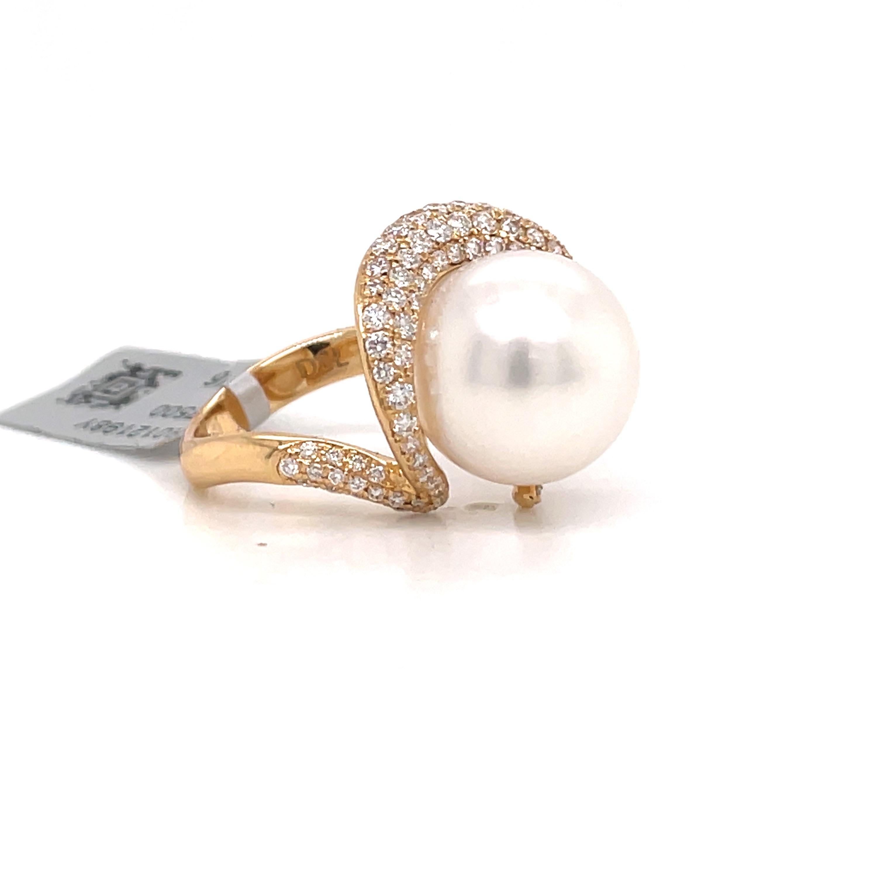 South Sea Pearl Diamond Cocktail Ring 0.84 Carats 4.9 Grams In New Condition For Sale In New York, NY