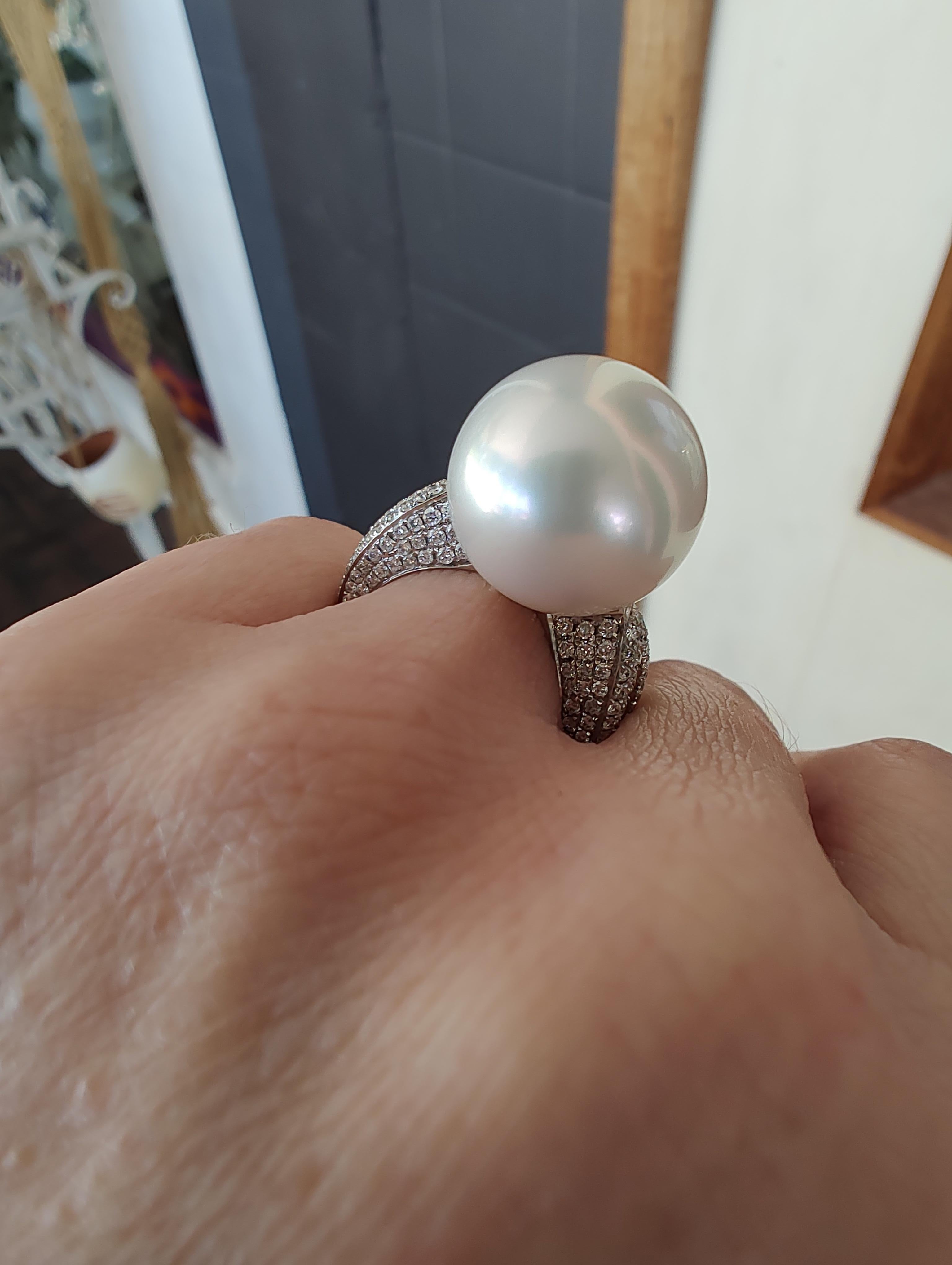 South Sea Pearl Diamond Cocktail Ring In New Condition For Sale In LEEDERVILLE, WA