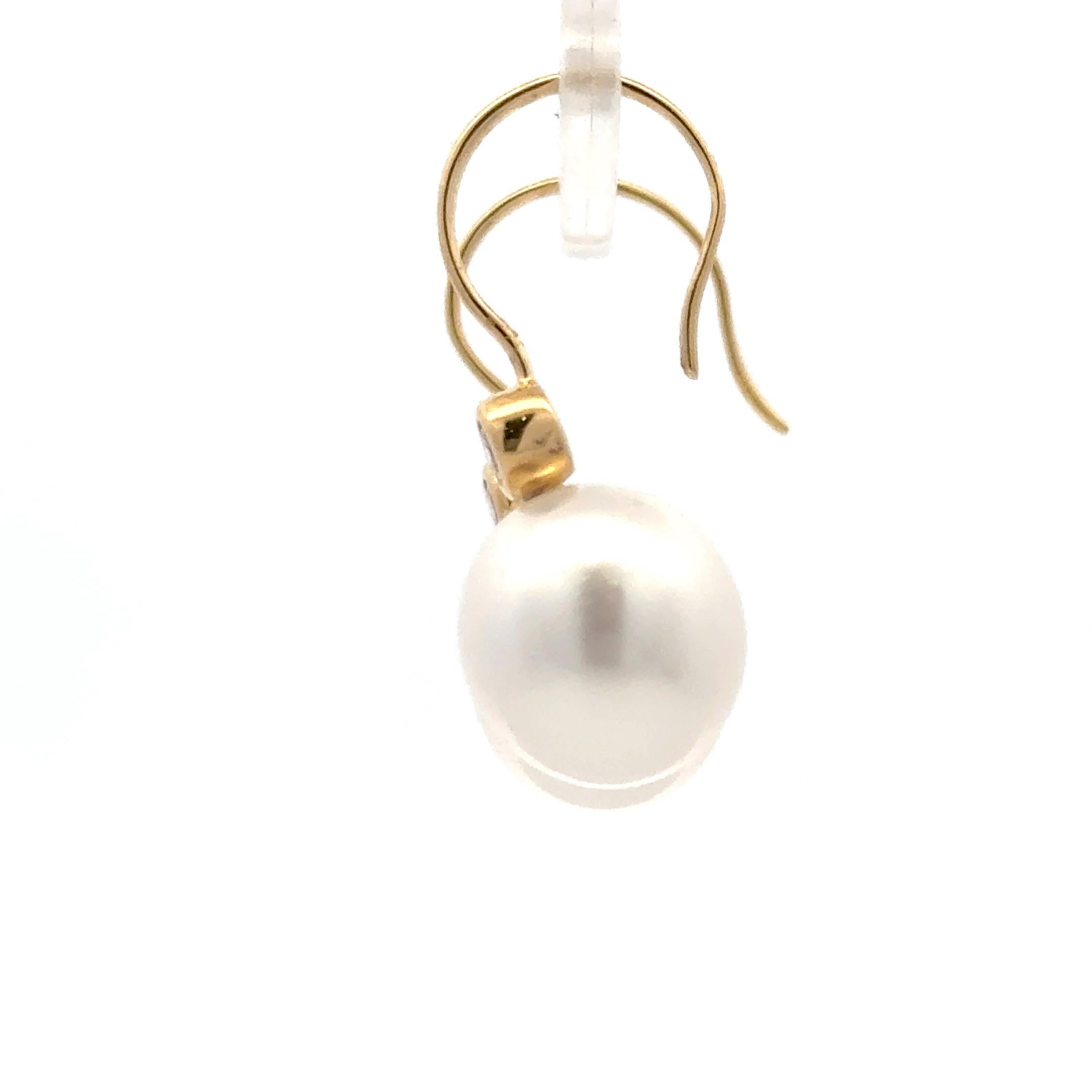 South Sea Pearl Diamond Drop Earrings 0.20 Carat 18 Karat Yellow Gold For Sale 4