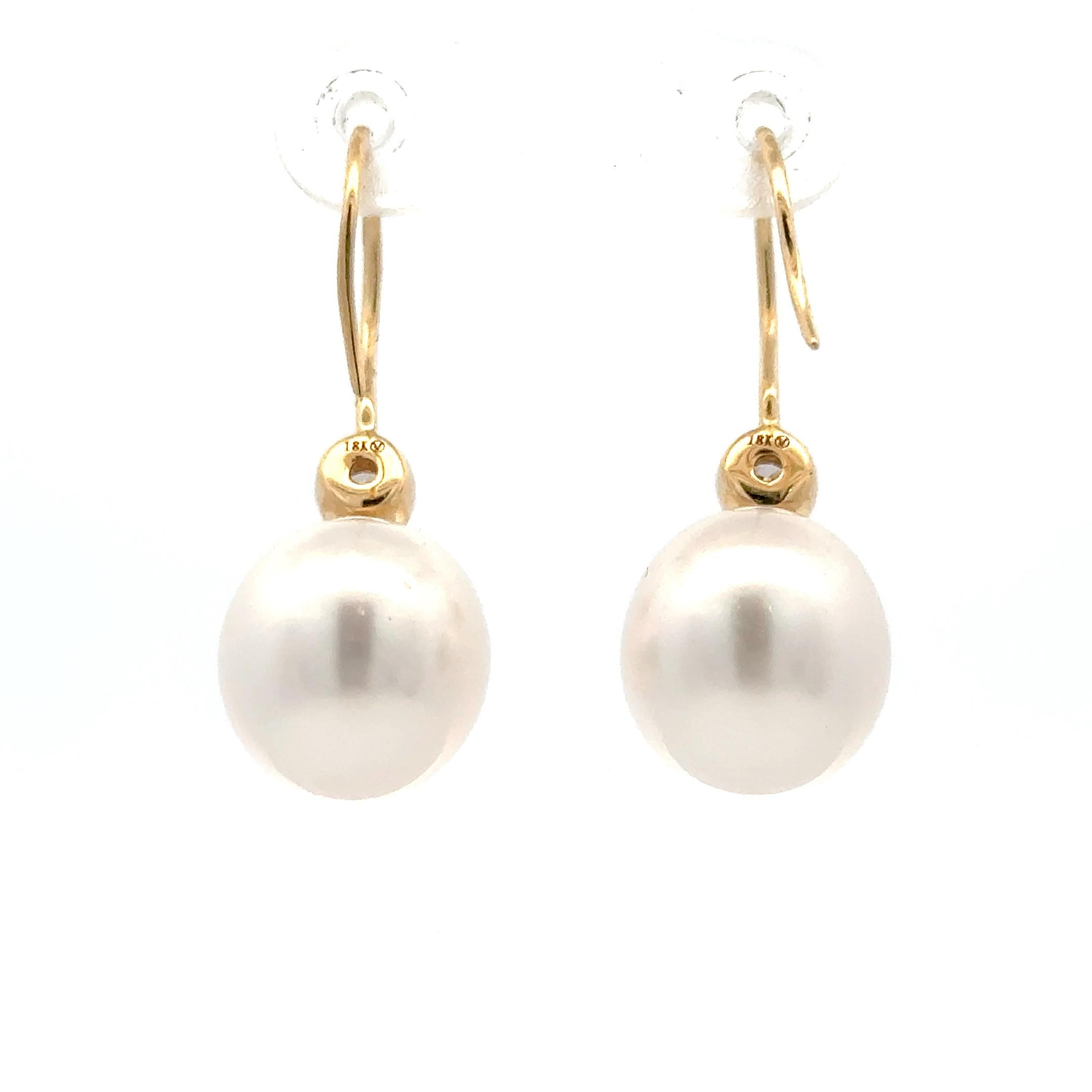 South Sea Pearl Diamond Drop Earrings 0.20 Carat 18 Karat Yellow Gold For Sale 3